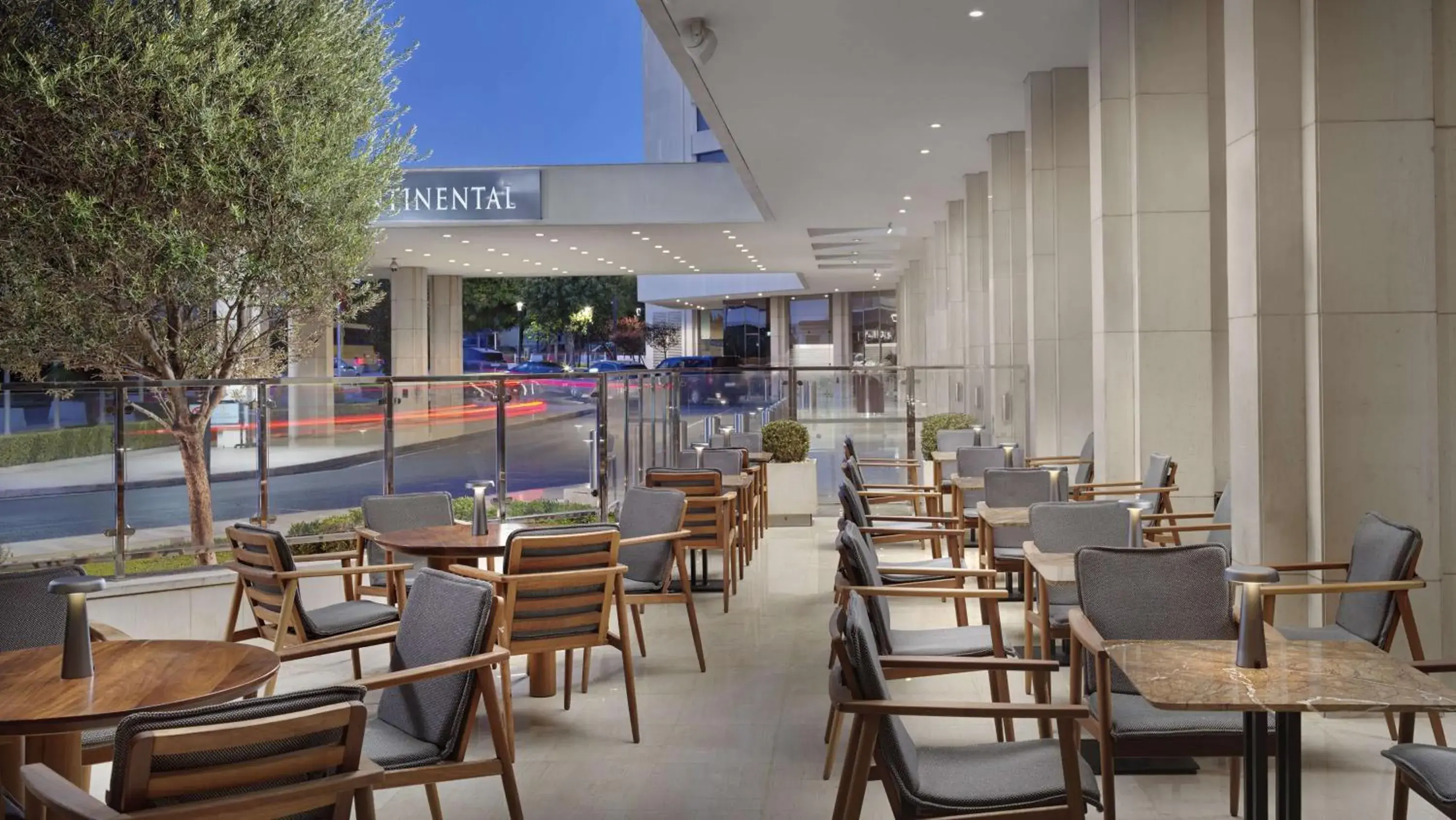 Lounge or bar in Athenaeum Intercontinental by IHG Lounge or bar in Athenaeum Intercontinental by IHG