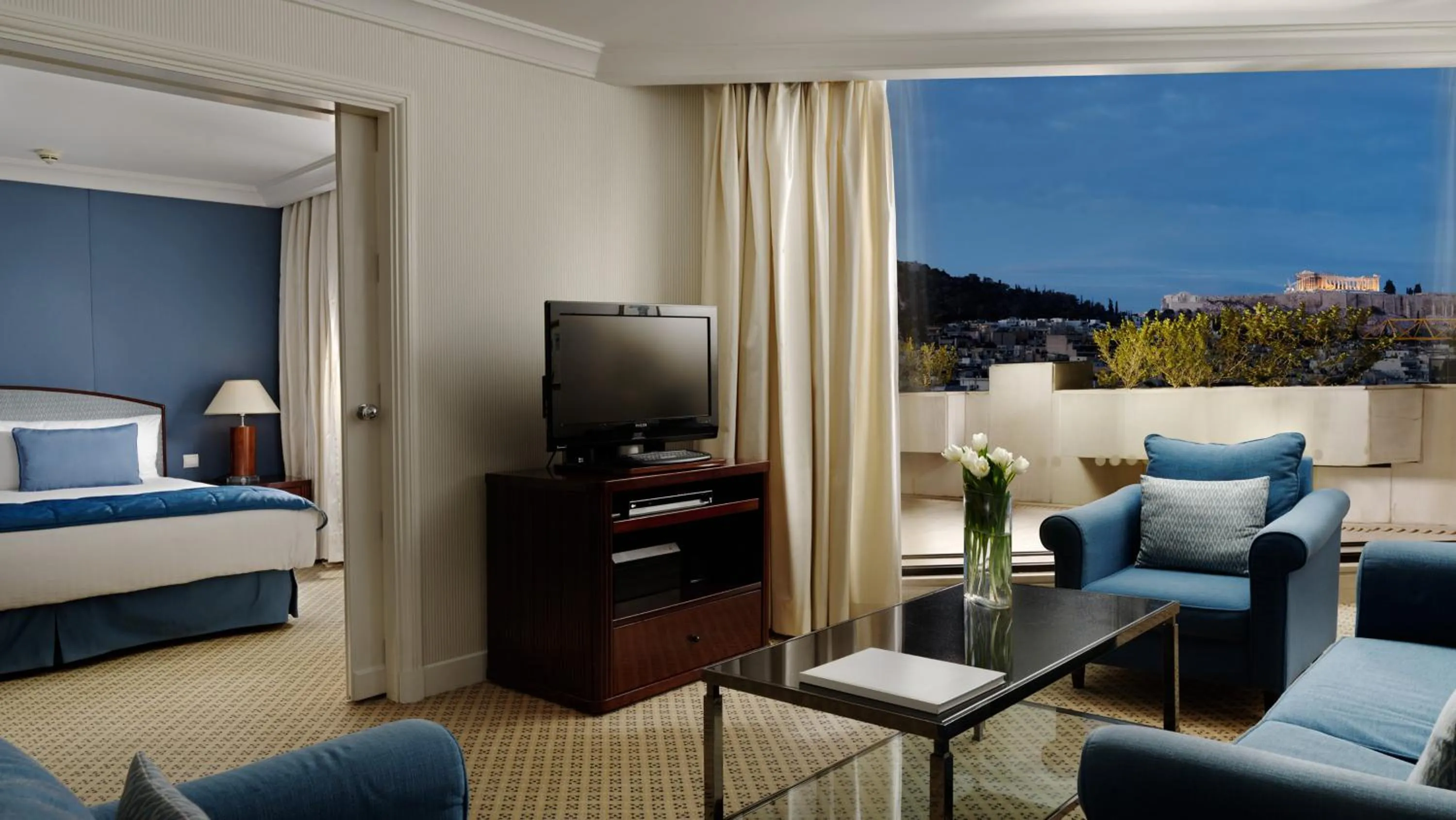 Photo of the whole room, Bed in Athenaeum Intercontinental by IHG