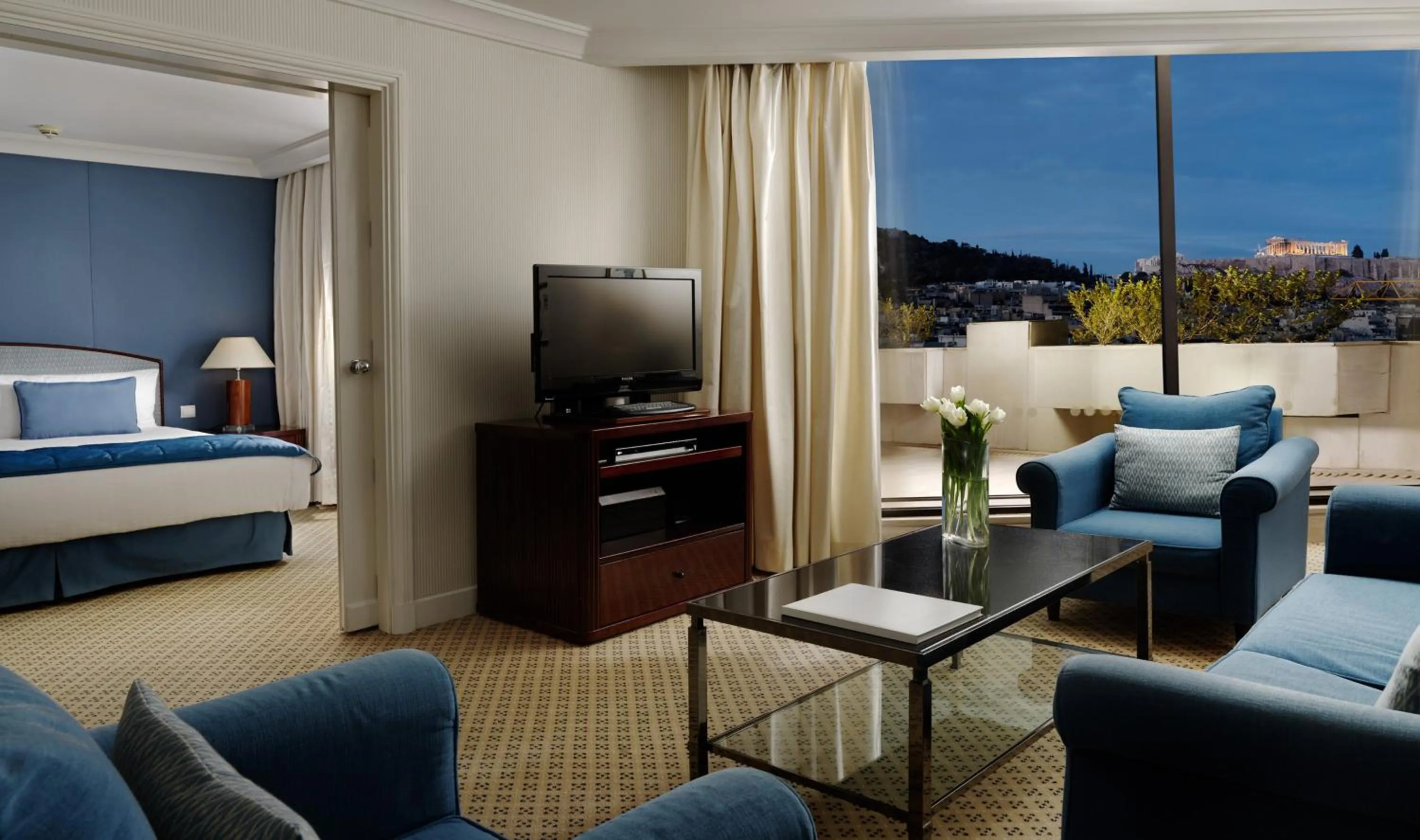 Photo of the whole room, Bed in Athenaeum Intercontinental by IHG