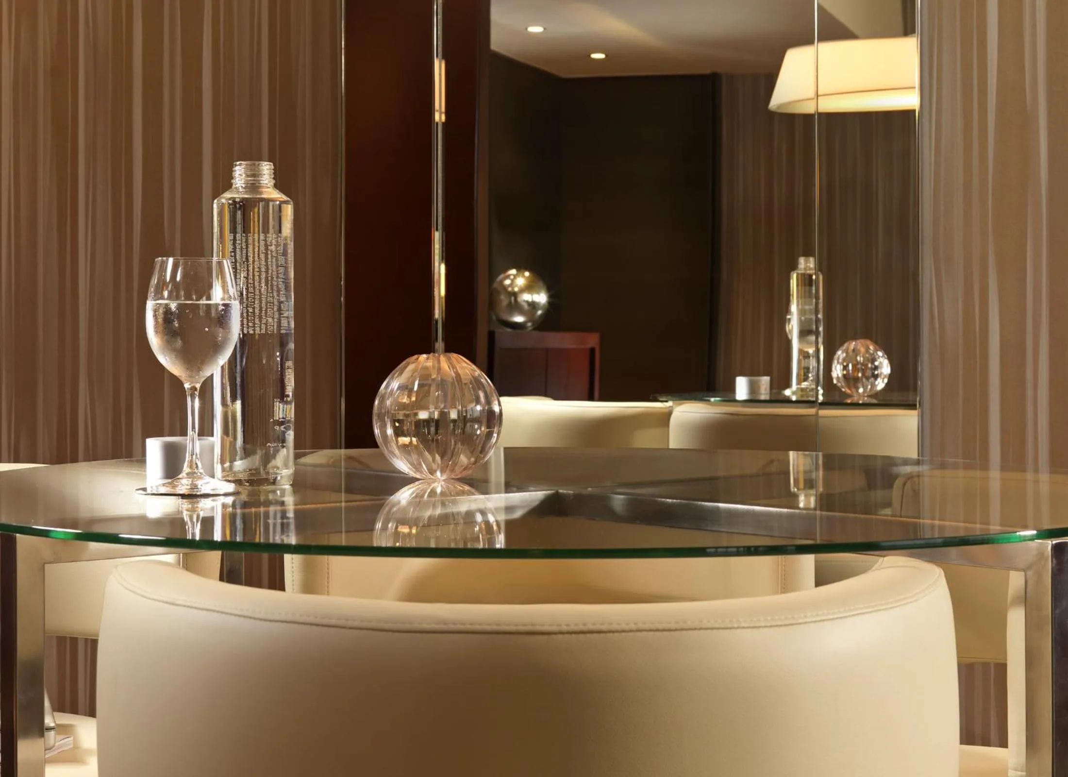 Photo of the whole room in Athenaeum Intercontinental by IHG