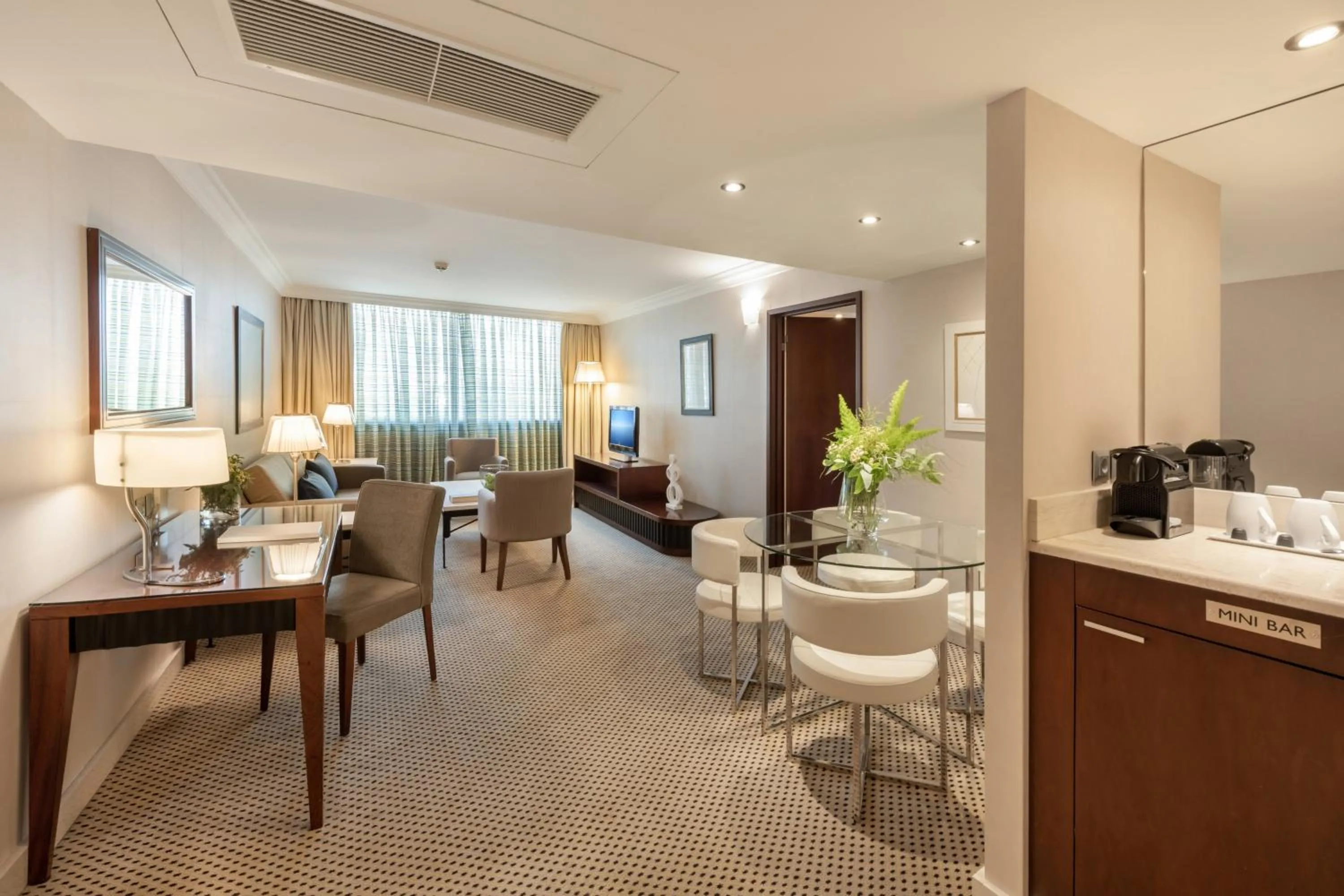 Photo of the whole room in Athenaeum Intercontinental by IHG