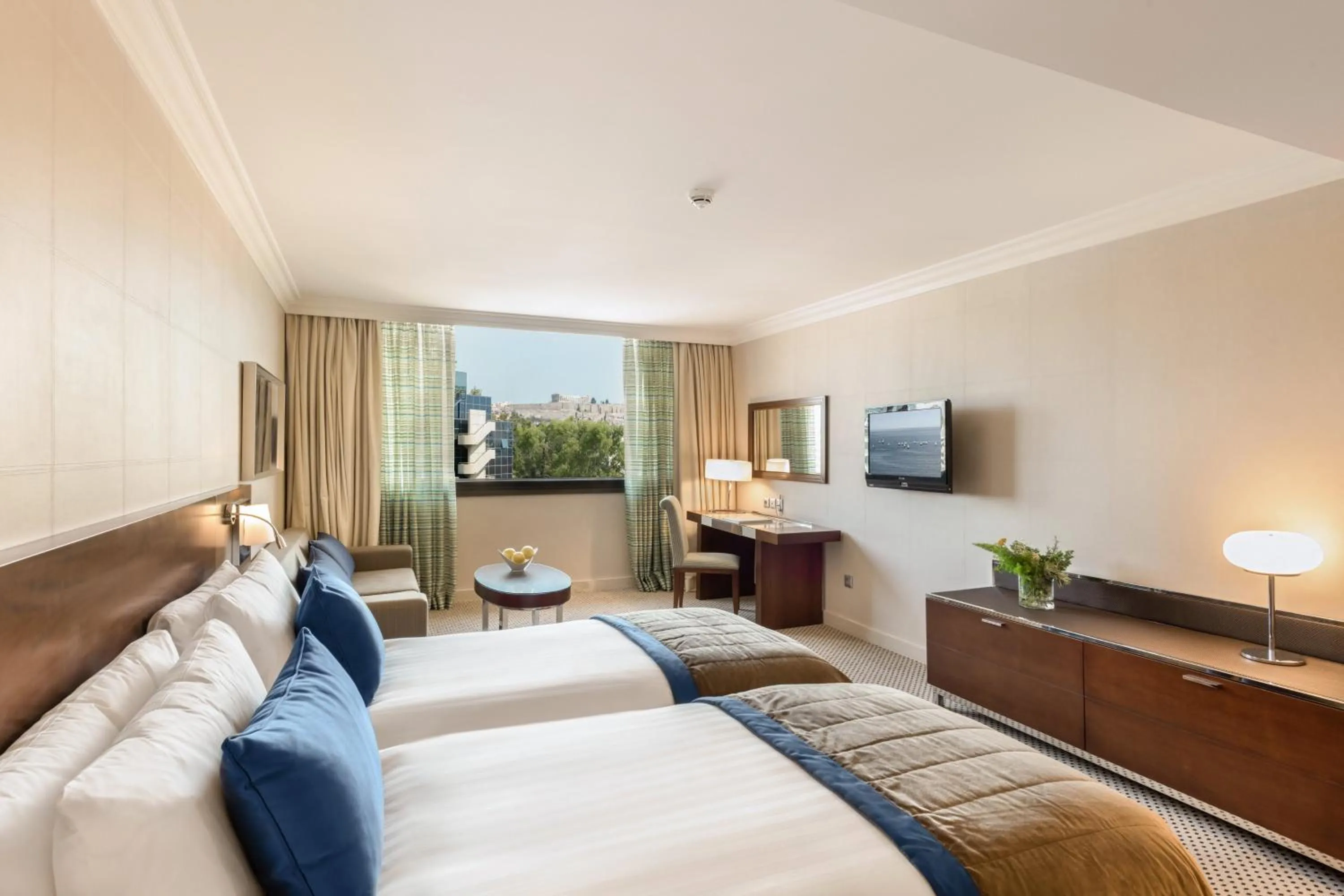 Photo of the whole room, Bed in Athenaeum Intercontinental by IHG