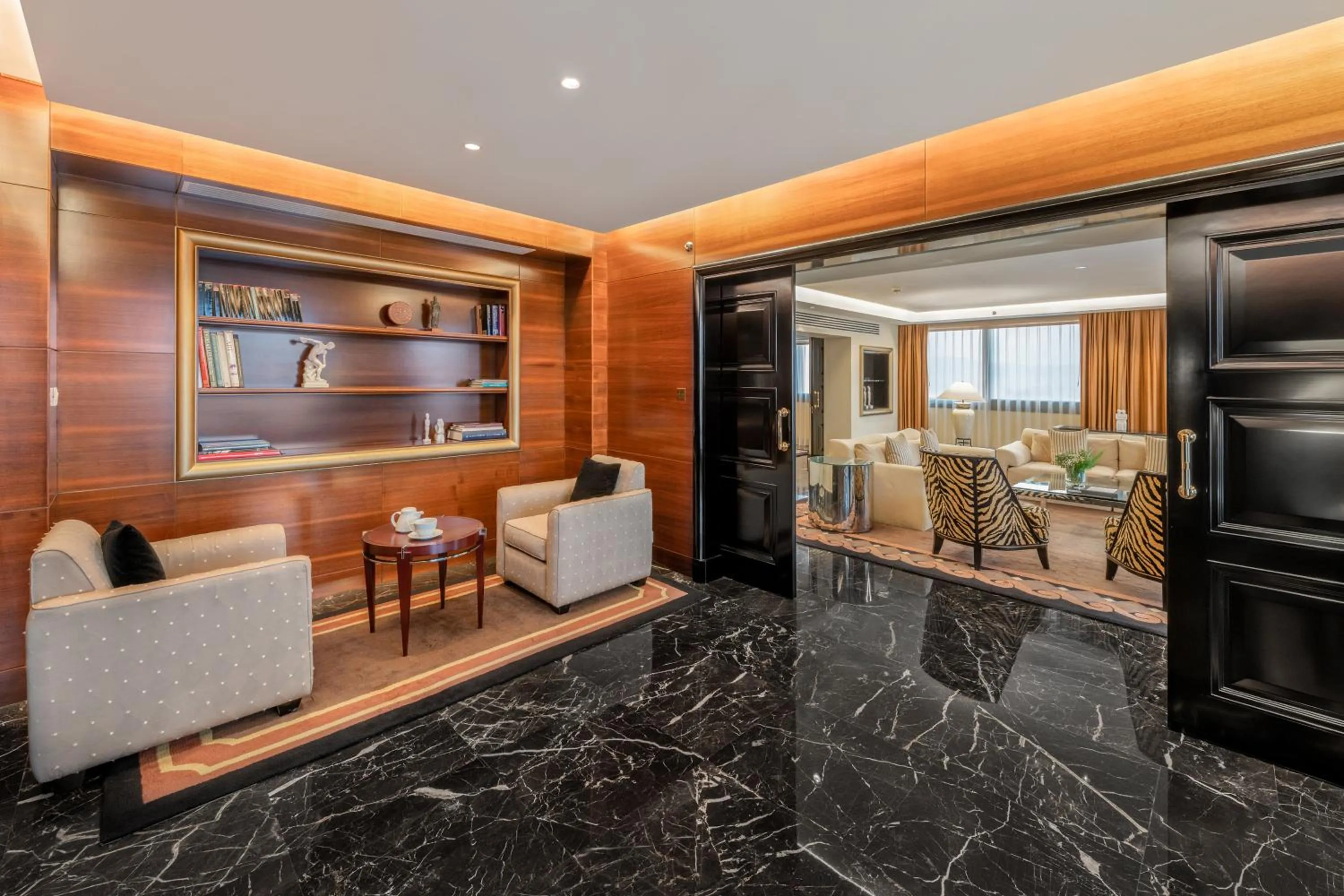 Photo of the whole room in Athenaeum Intercontinental by IHG