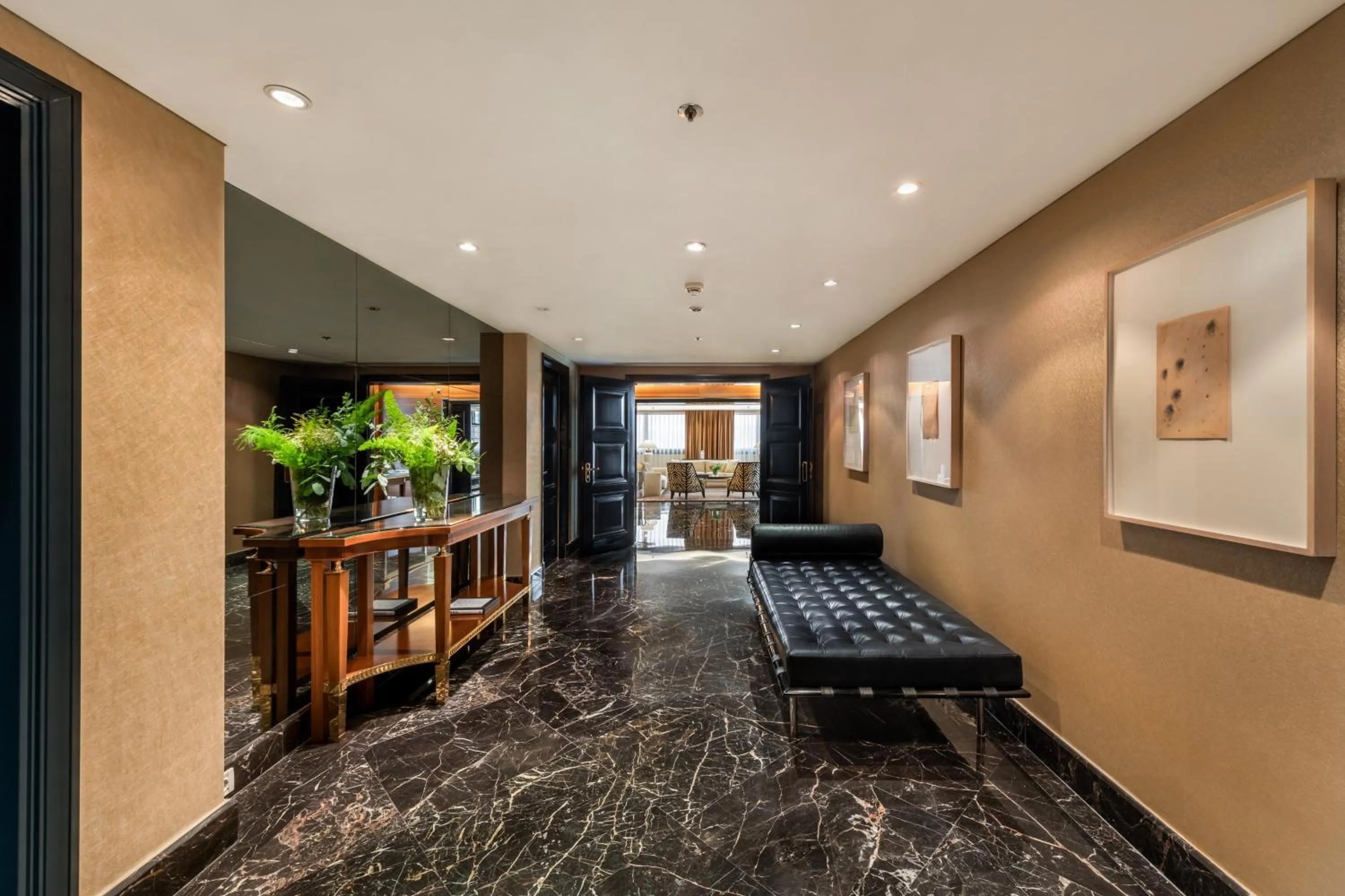 Photo of the whole room in Athenaeum Intercontinental by IHG