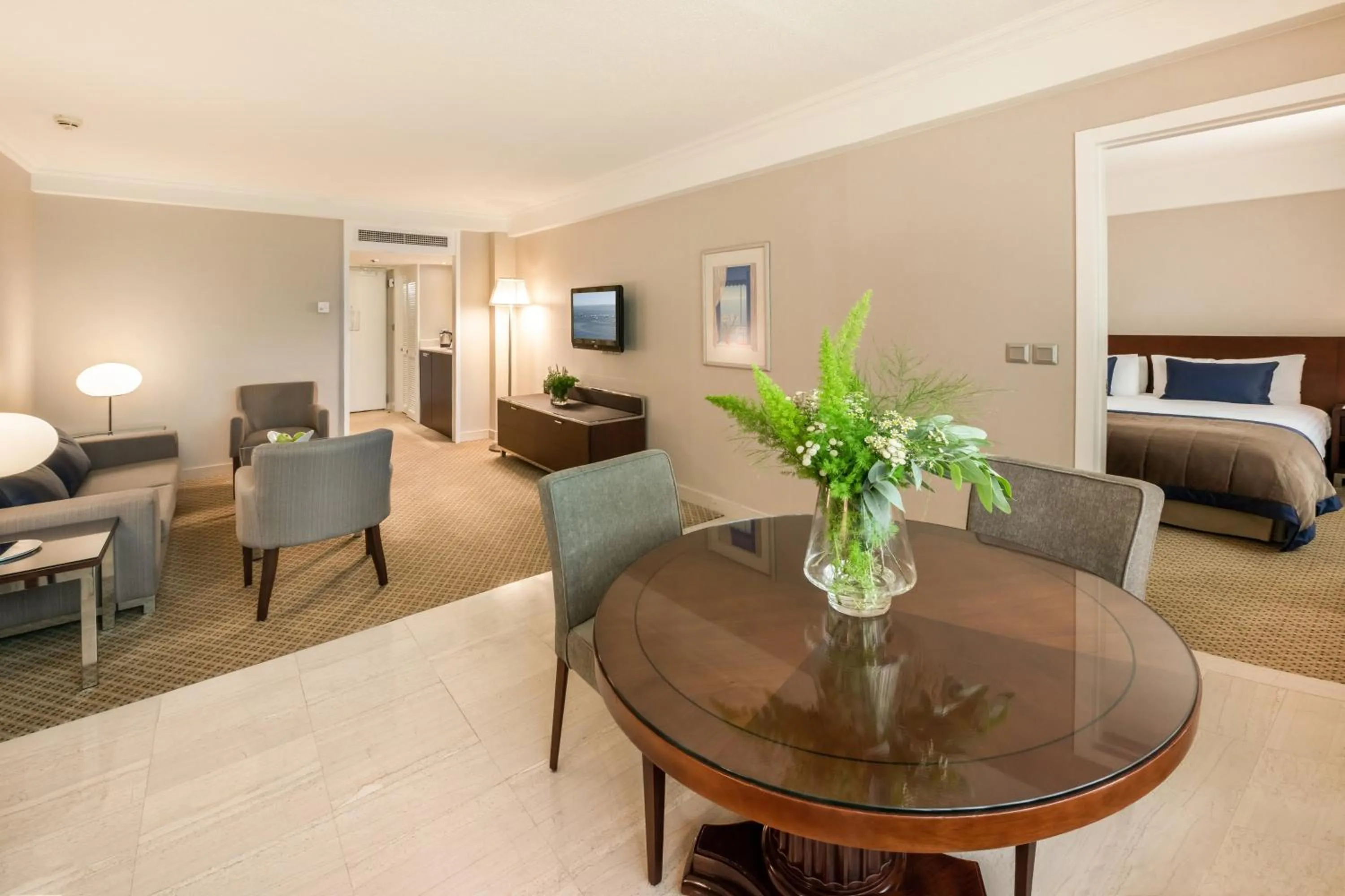 Photo of the whole room, Bed in Athenaeum Intercontinental by IHG