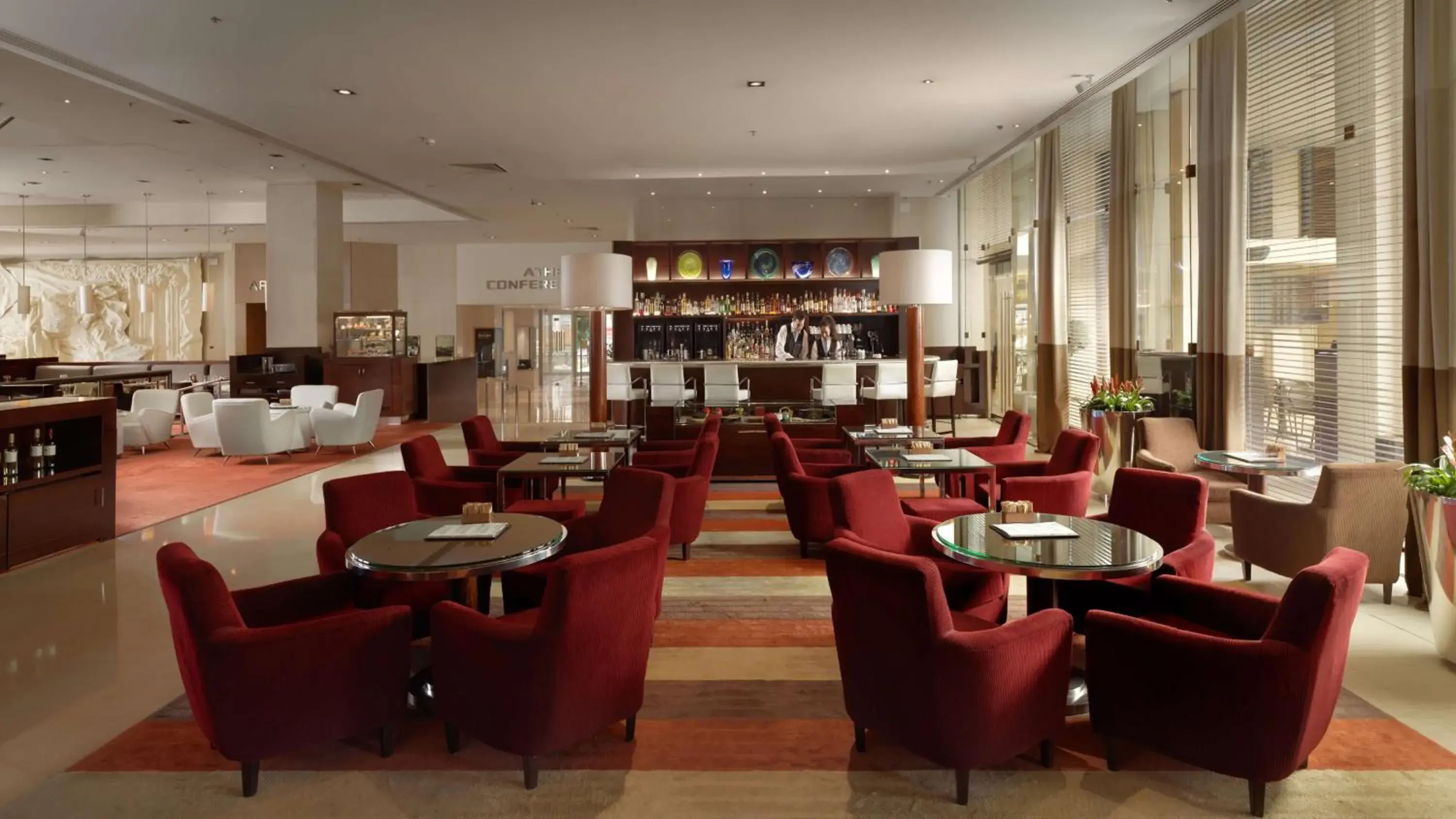 Lounge or bar in Athenaeum Intercontinental by IHG Lounge or bar in Athenaeum Intercontinental by IHG