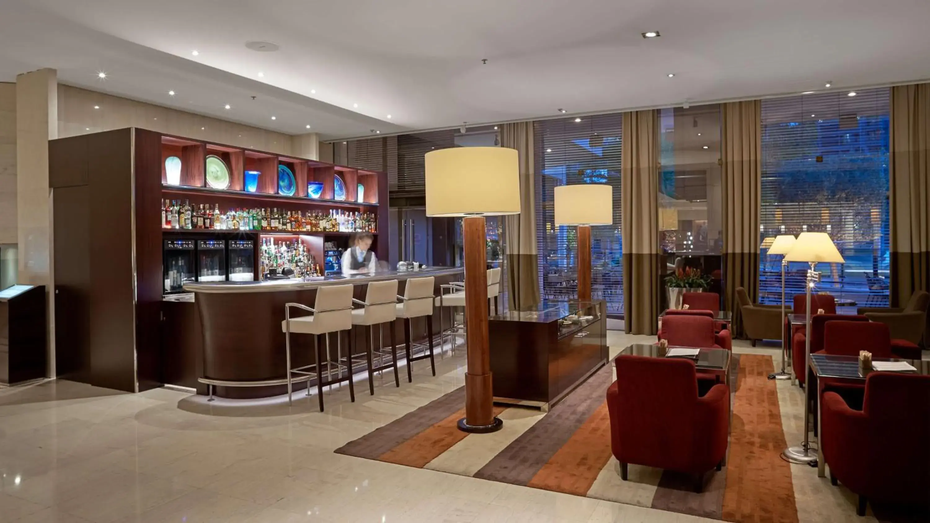 Lounge or bar in Athenaeum Intercontinental by IHG Lounge or bar in Athenaeum Intercontinental by IHG