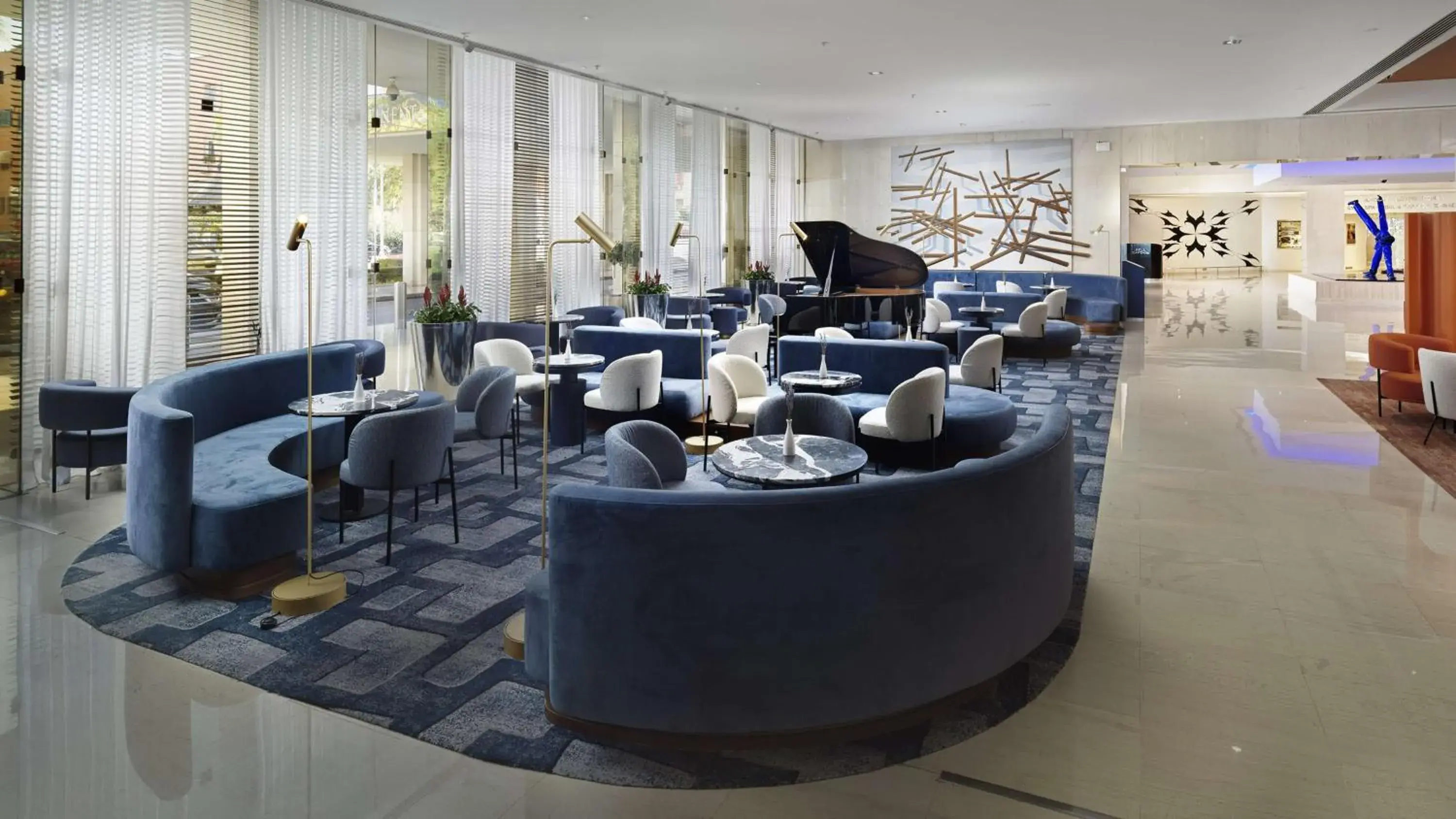 Lounge or bar in Athenaeum Intercontinental by IHG Lounge or bar in Athenaeum Intercontinental by IHG