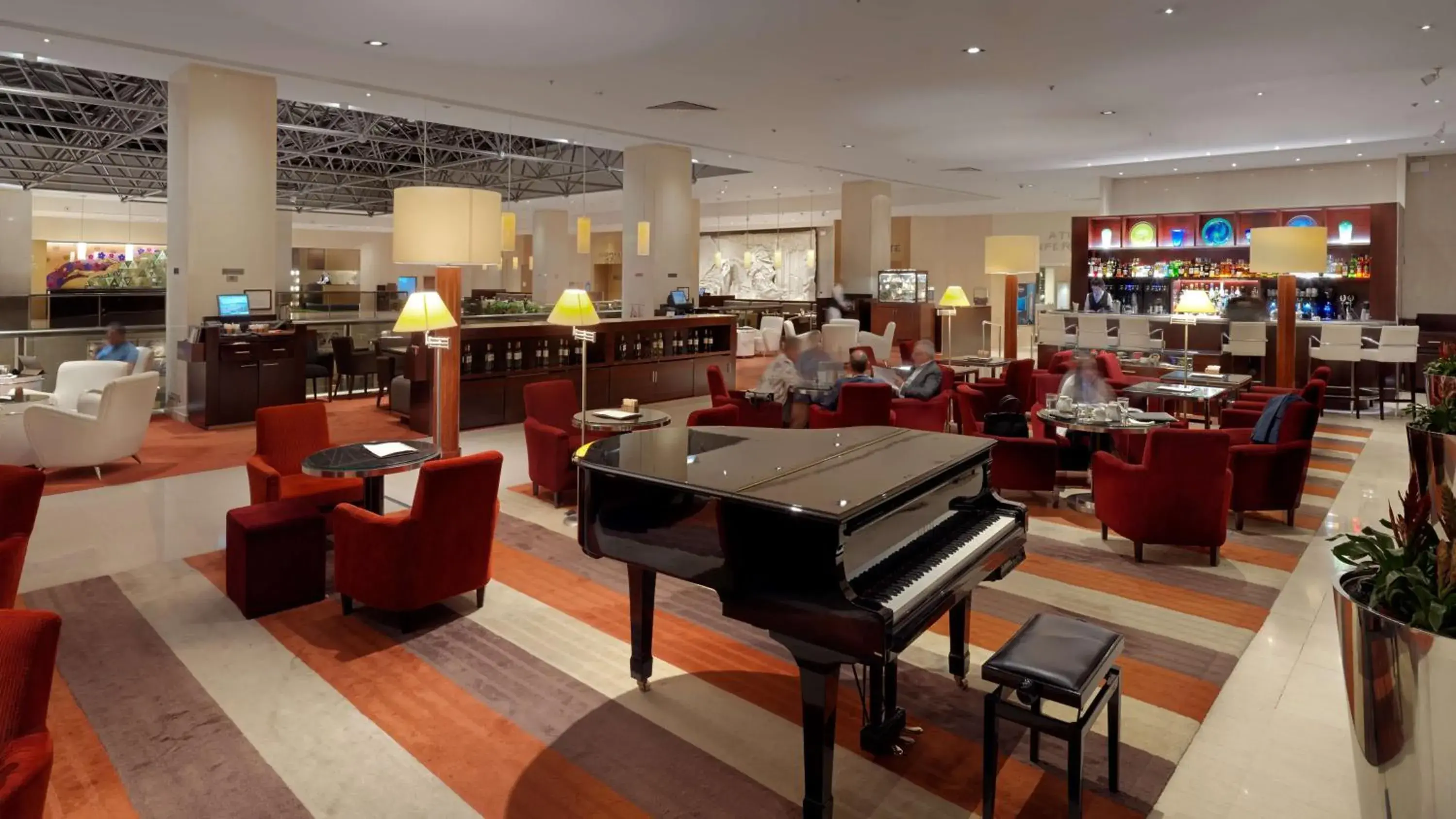 Lounge or bar in Athenaeum Intercontinental by IHG Lounge or bar in Athenaeum Intercontinental by IHG