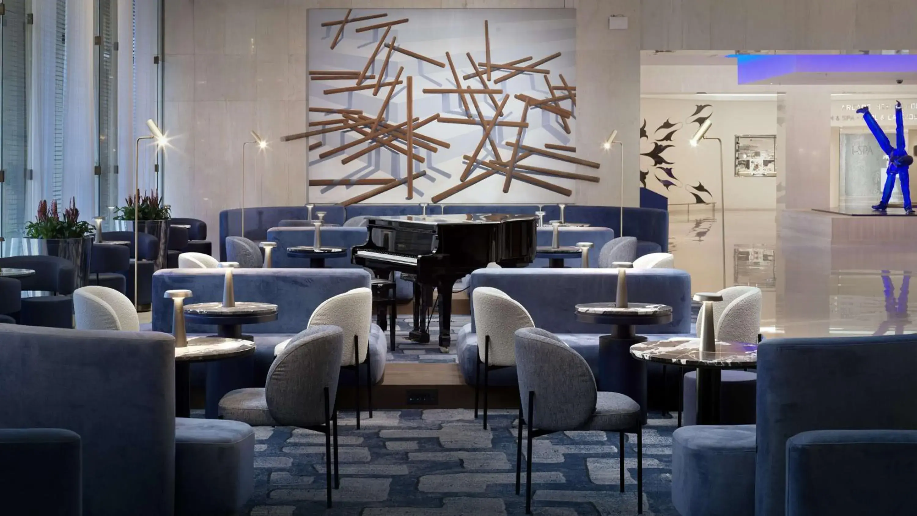 Lounge or bar in Athenaeum Intercontinental by IHG Lounge or bar in Athenaeum Intercontinental by IHG