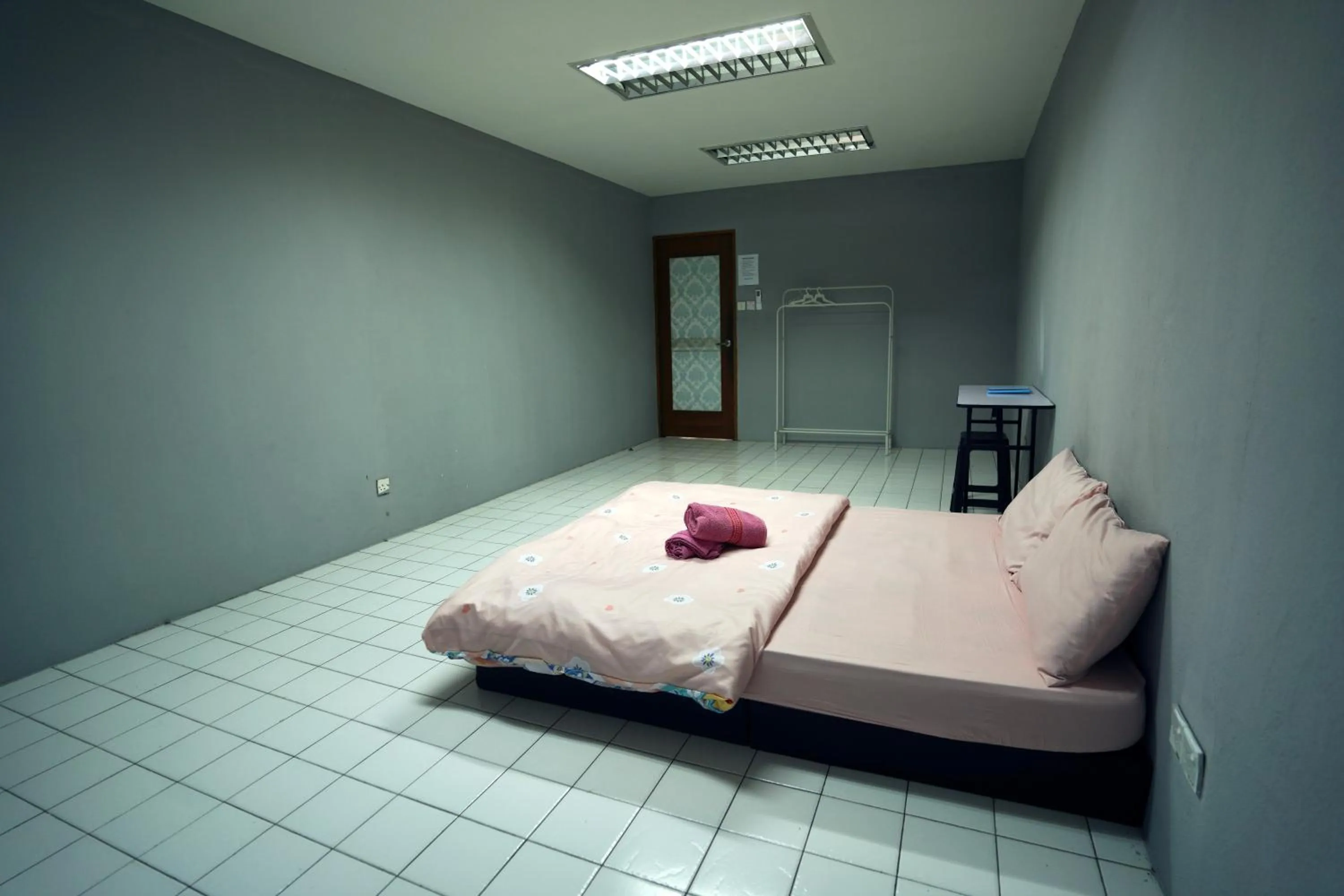 Photo of the whole room, Bed in Swanling Kuching