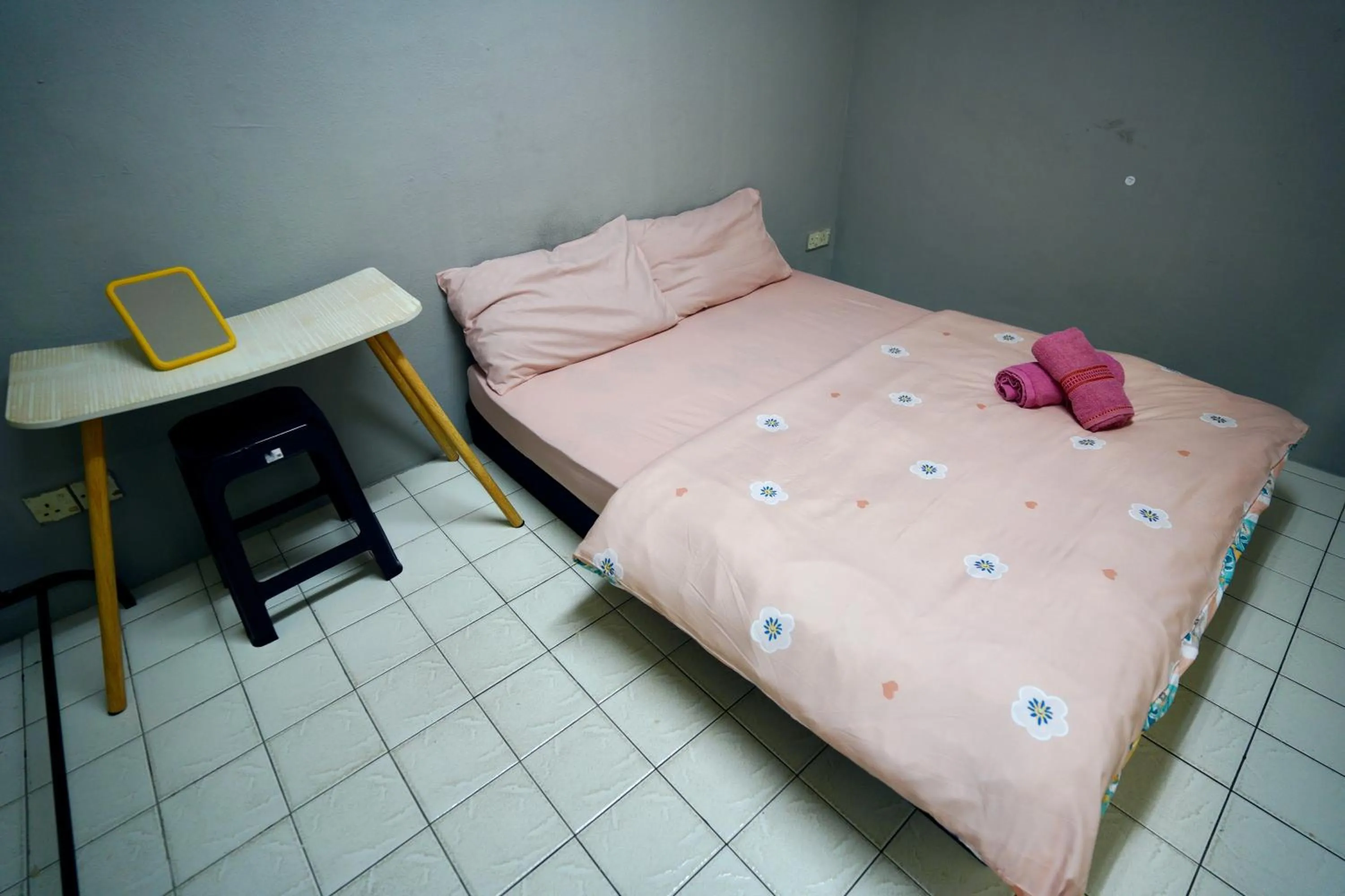 Photo of the whole room, Bed in Swanling Kuching