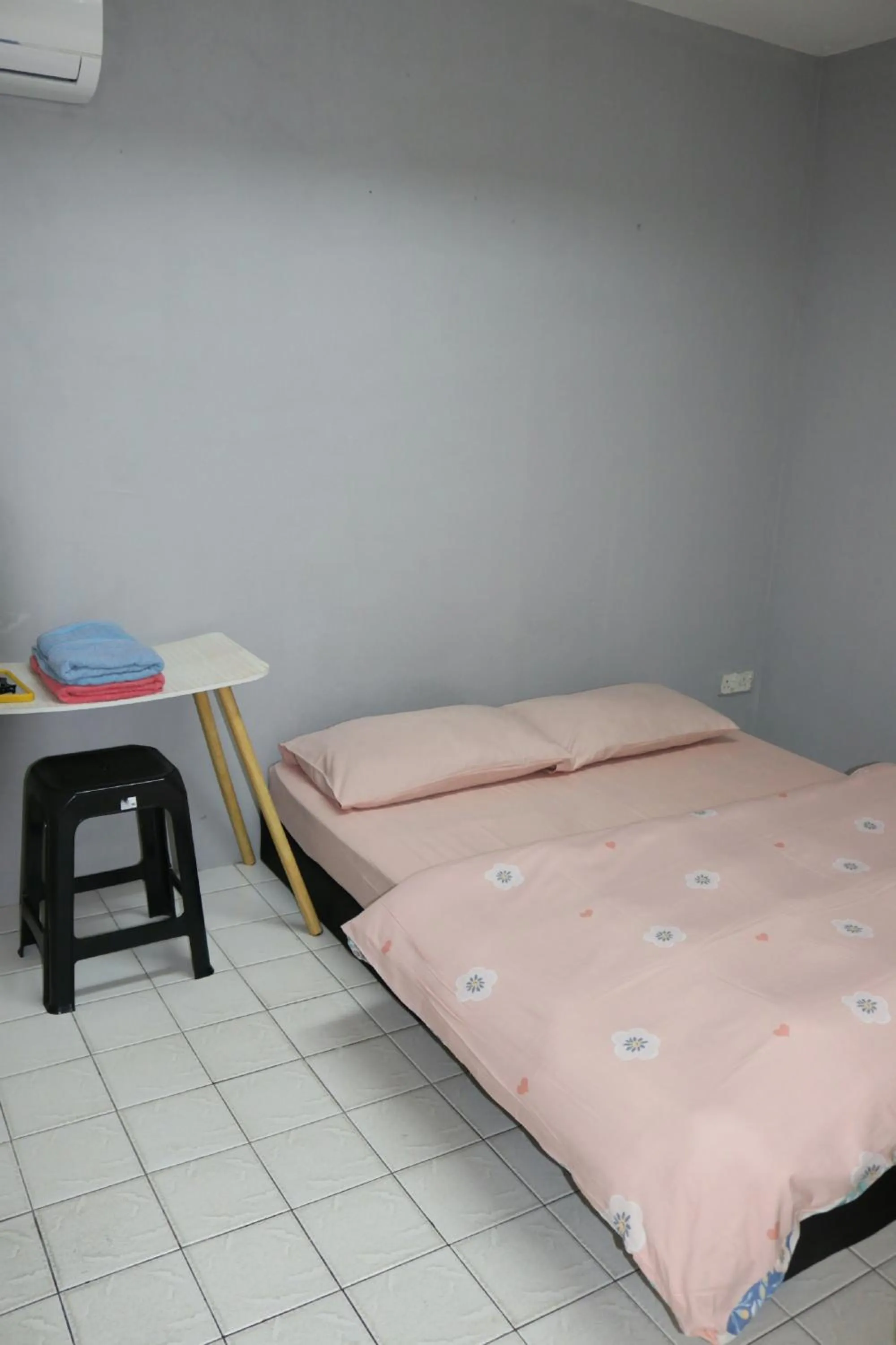 Photo of the whole room, Bed in Swanling Kuching
