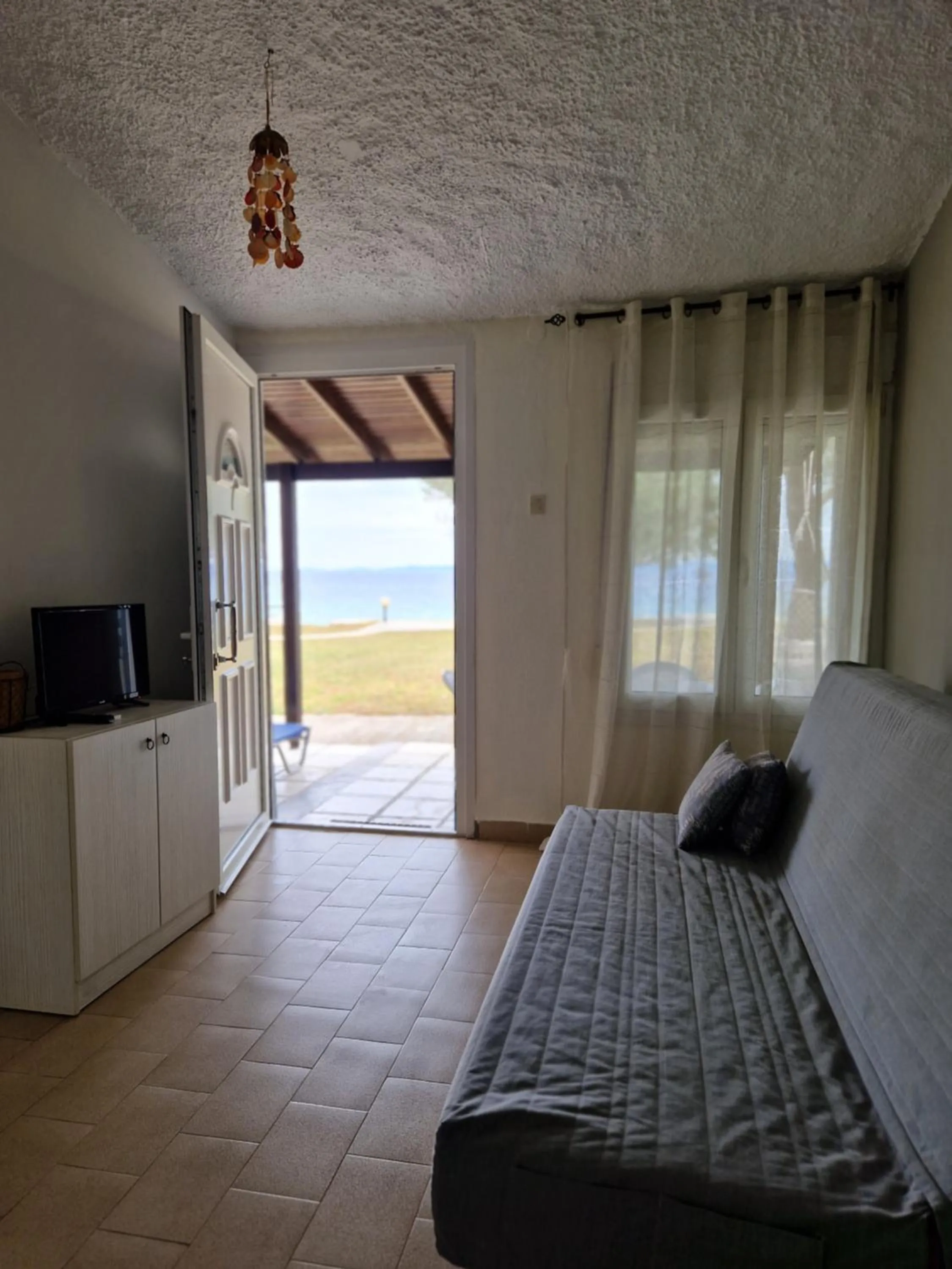Bed in On the wave studios Spitakia sto kyma