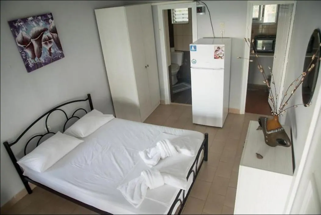 Bed in On the wave studios Spitakia sto kyma