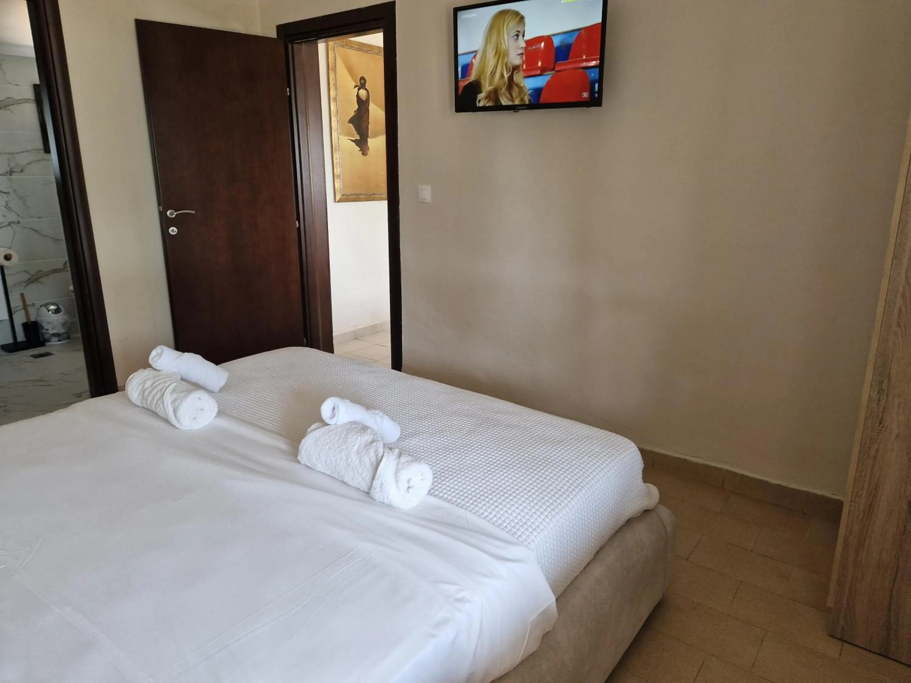 Bed in On the wave studios Spitakia sto kyma