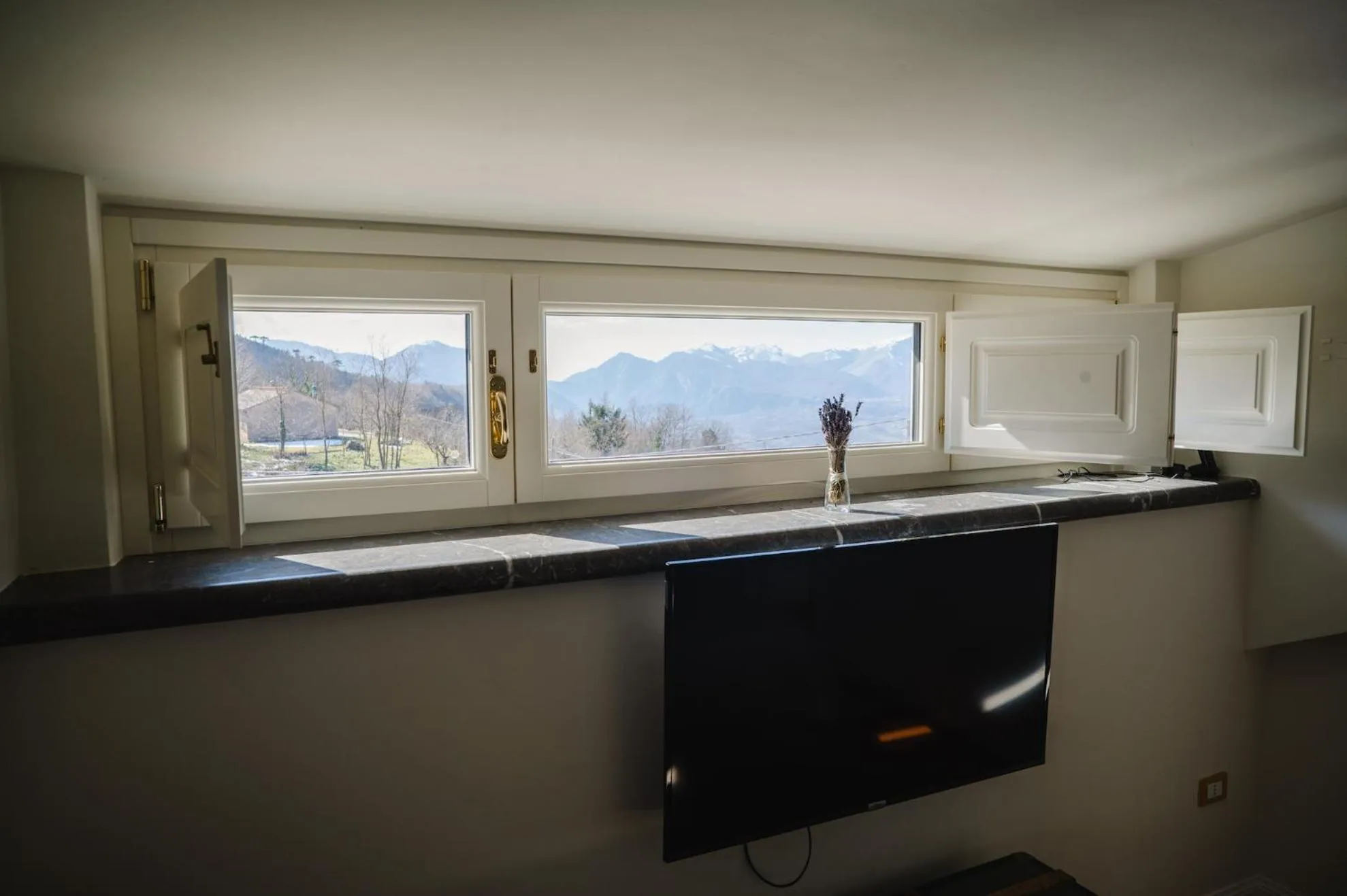 TV/Entertainment Center in VillaOmbrosa