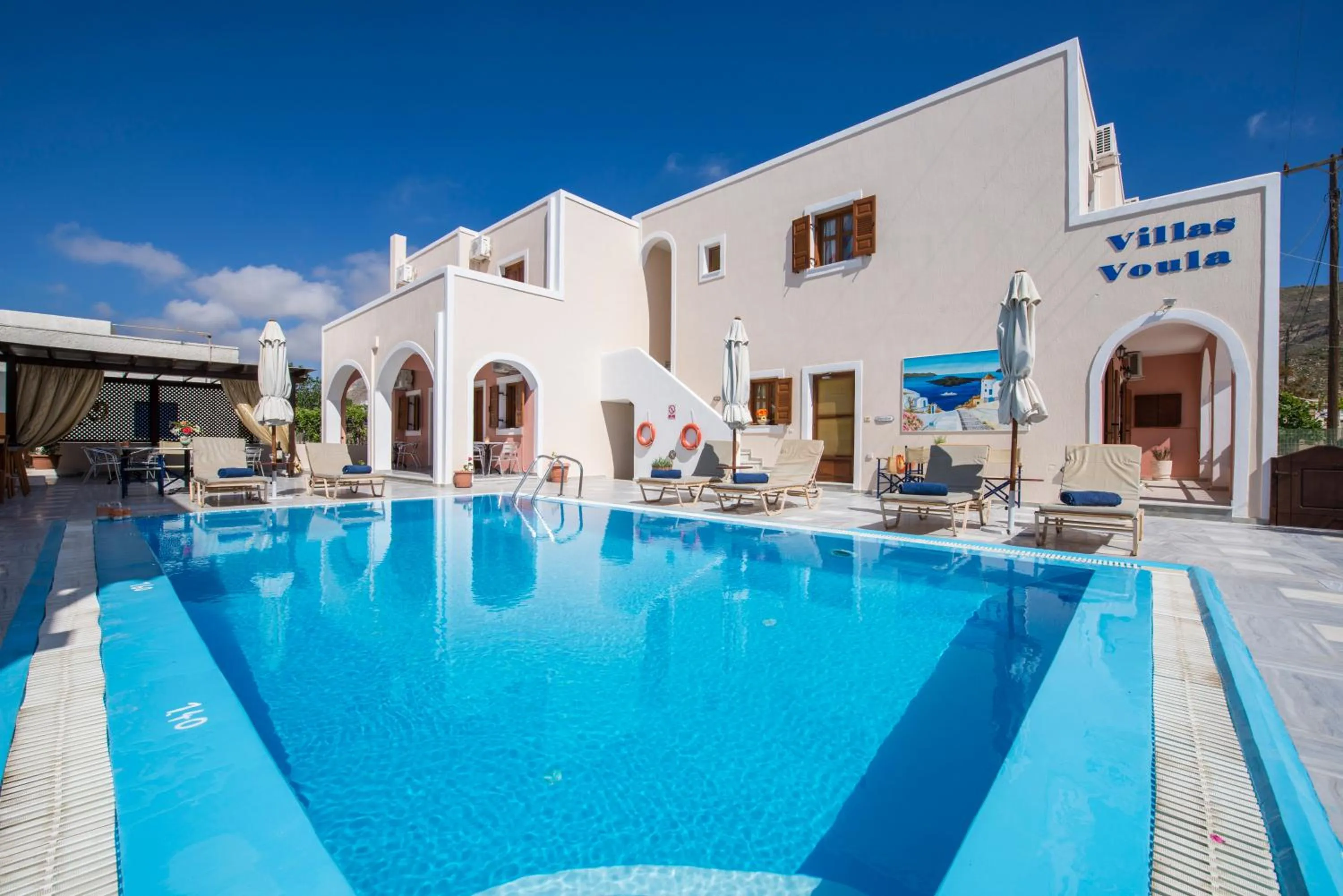 Facade/entrance in Villa Voula