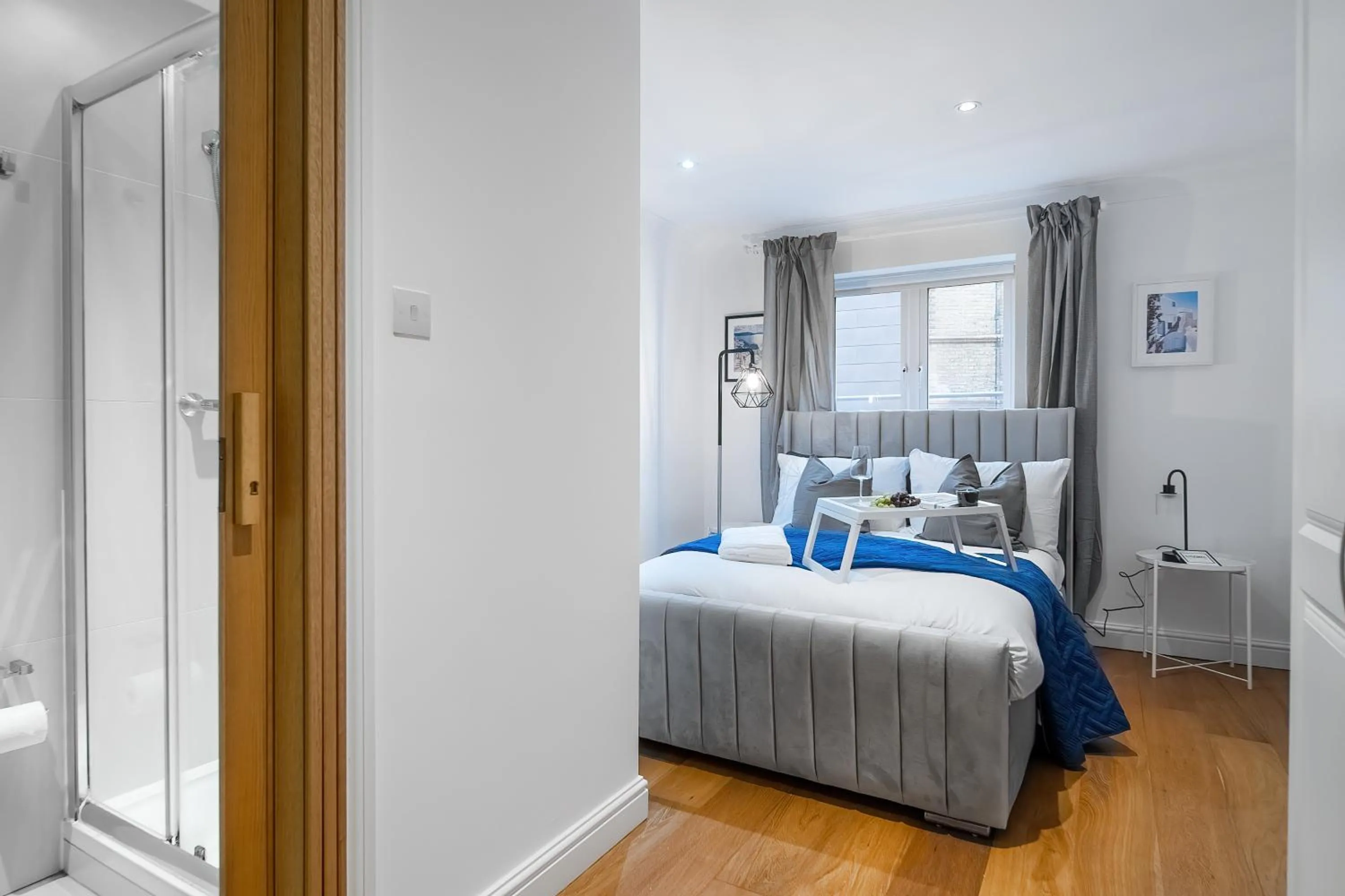 Chic 3 Bed Apartment Near London Bridge with Balcony