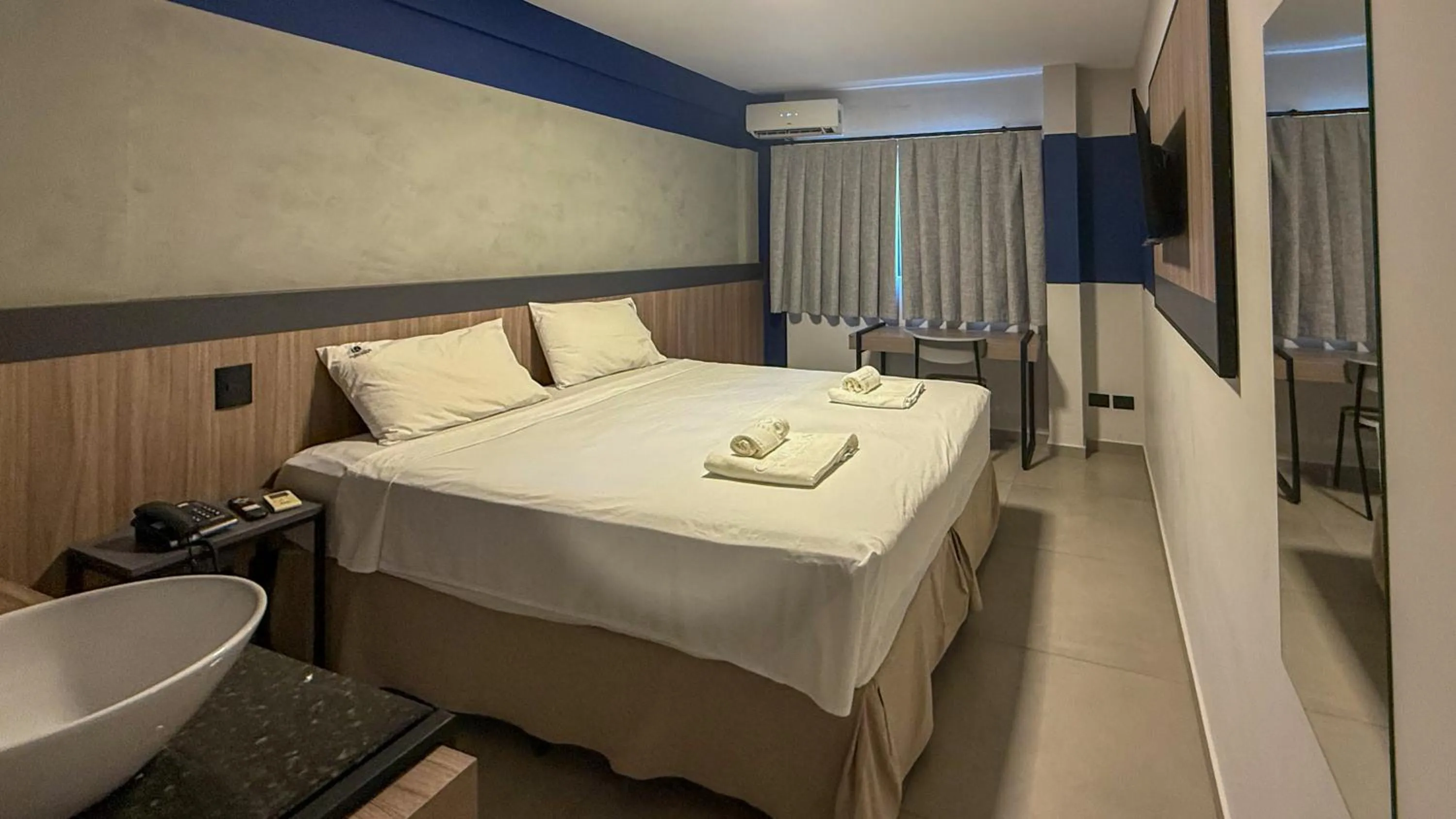 Bedroom, Bed in Hotel Coroados Foz Express