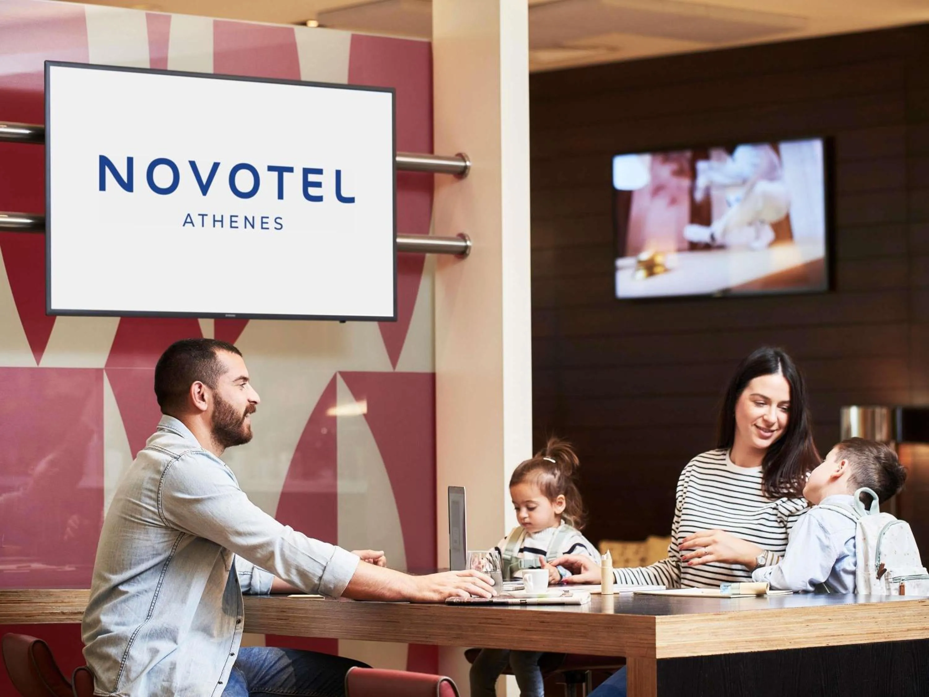 Lounge or bar in Novotel Athens