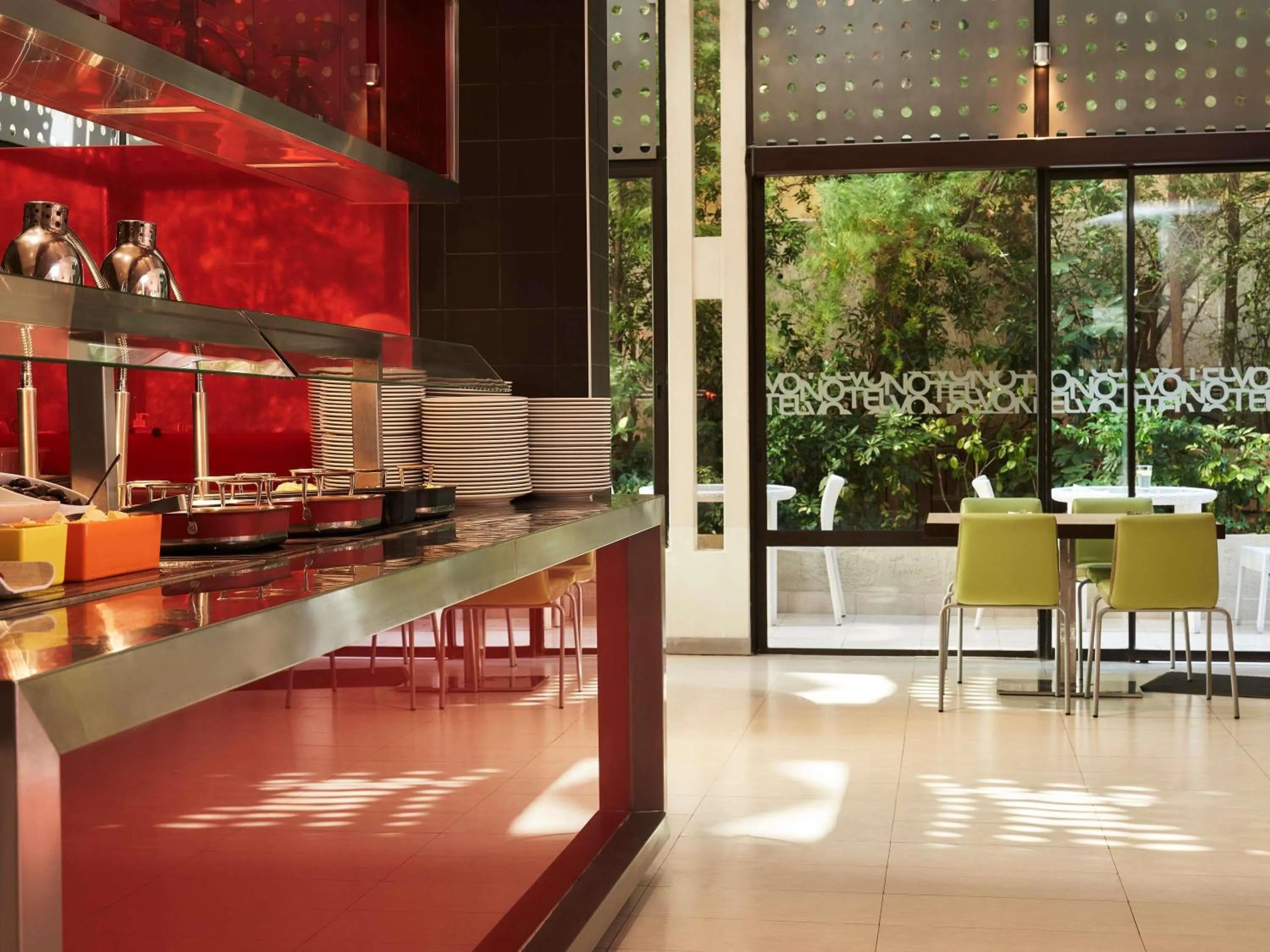 Restaurant/places to eat in Novotel Athens