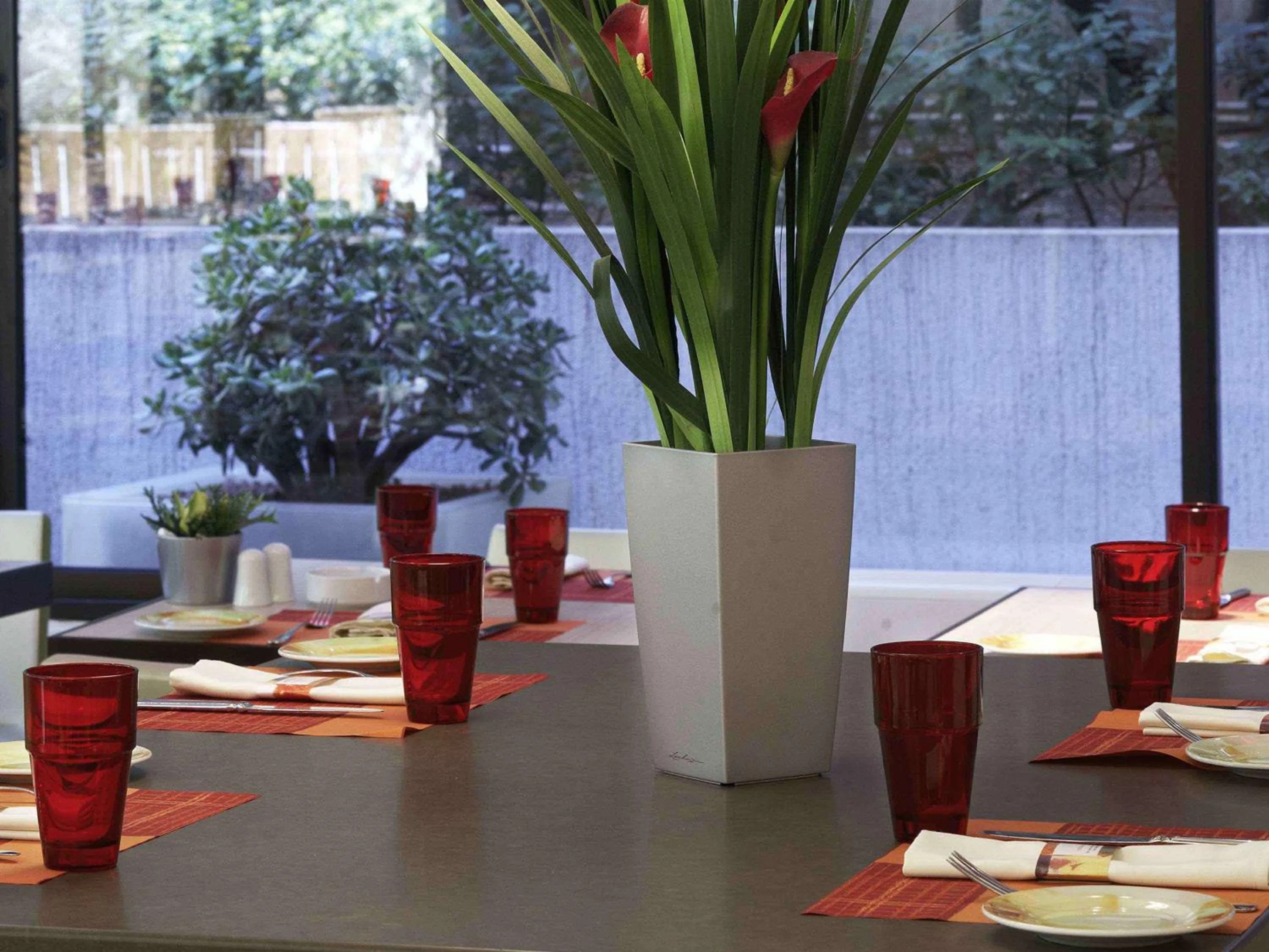 Restaurant/places to eat in Novotel Athens