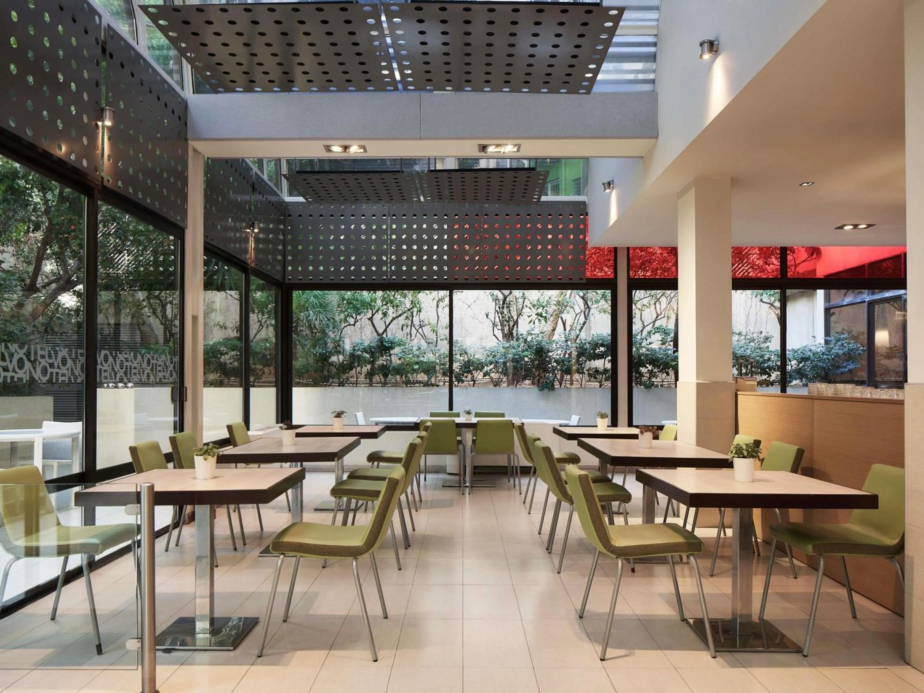 Restaurant/places to eat in Novotel Athens