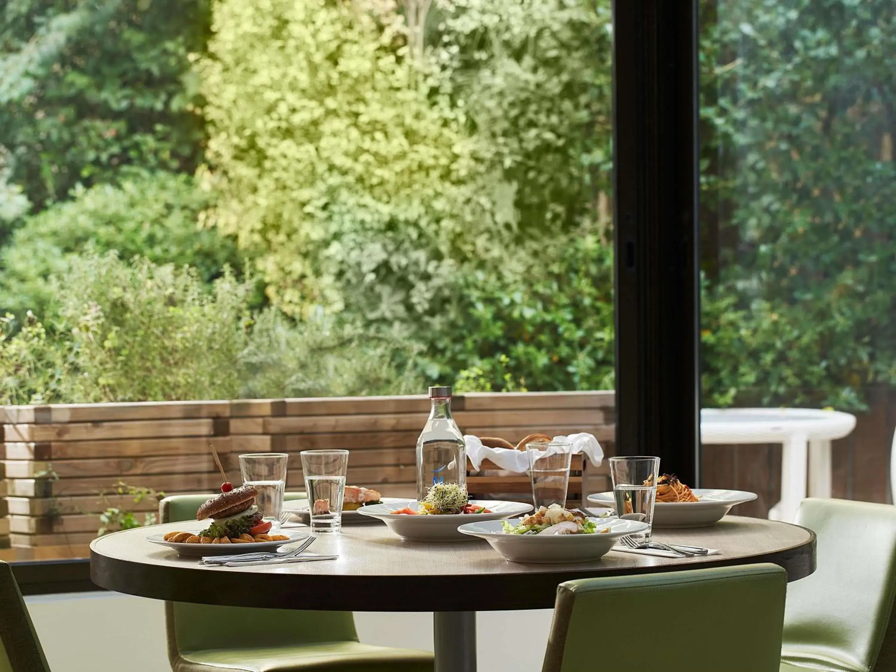 Restaurant/places to eat in Novotel Athens Restaurant/places to eat in Novotel Athens