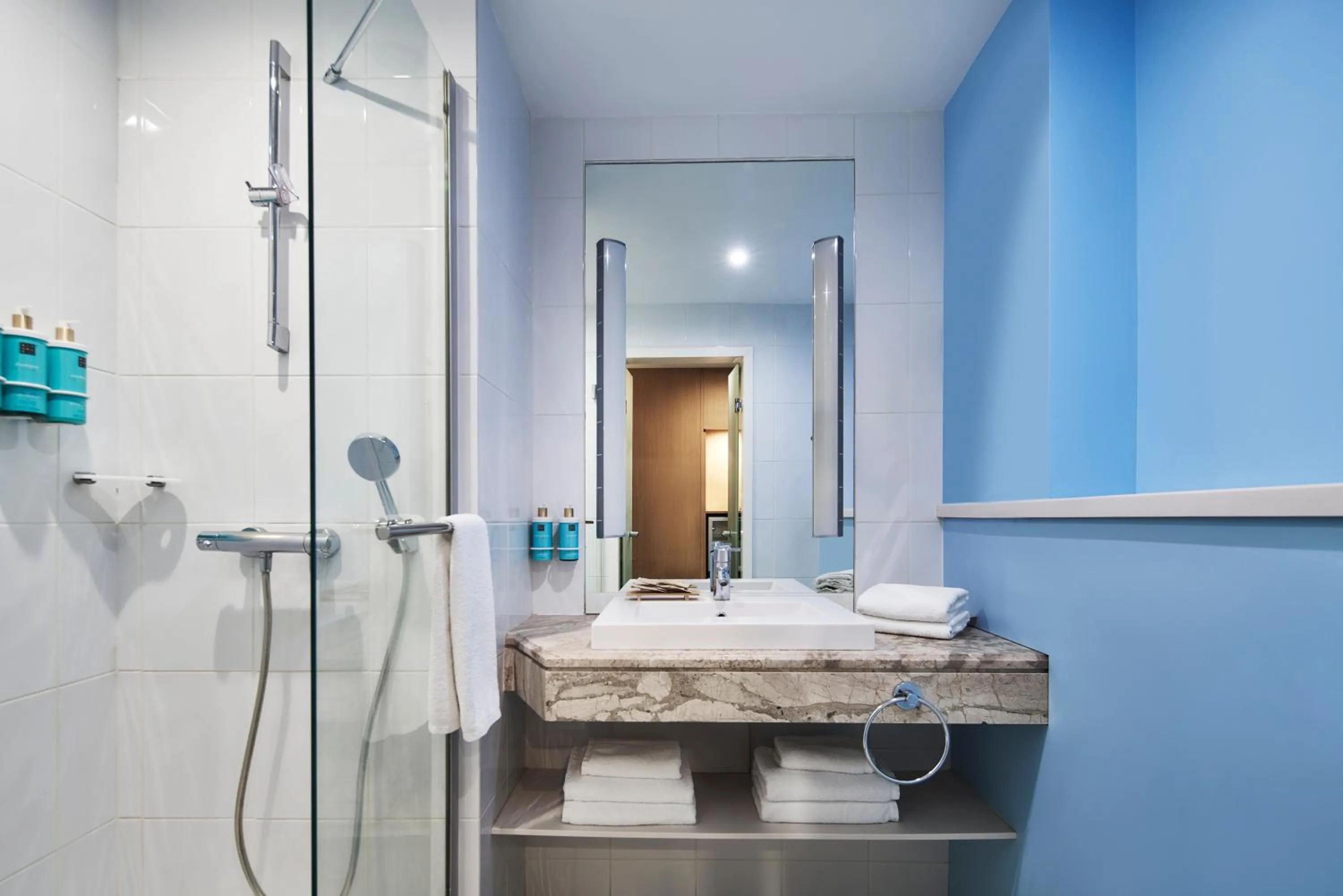 Shower in Novotel Athens