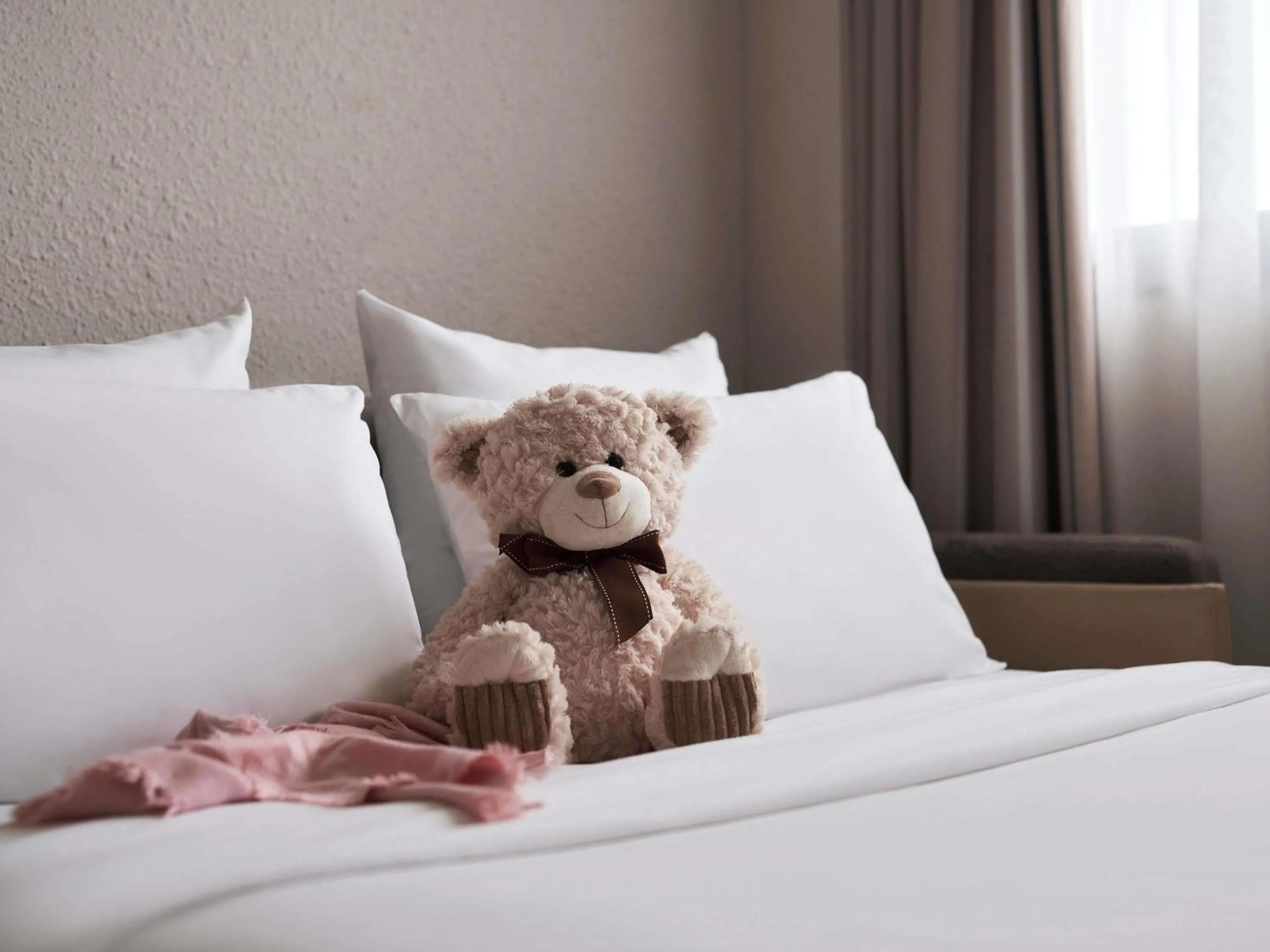 Bedroom, Bed in Novotel Athens