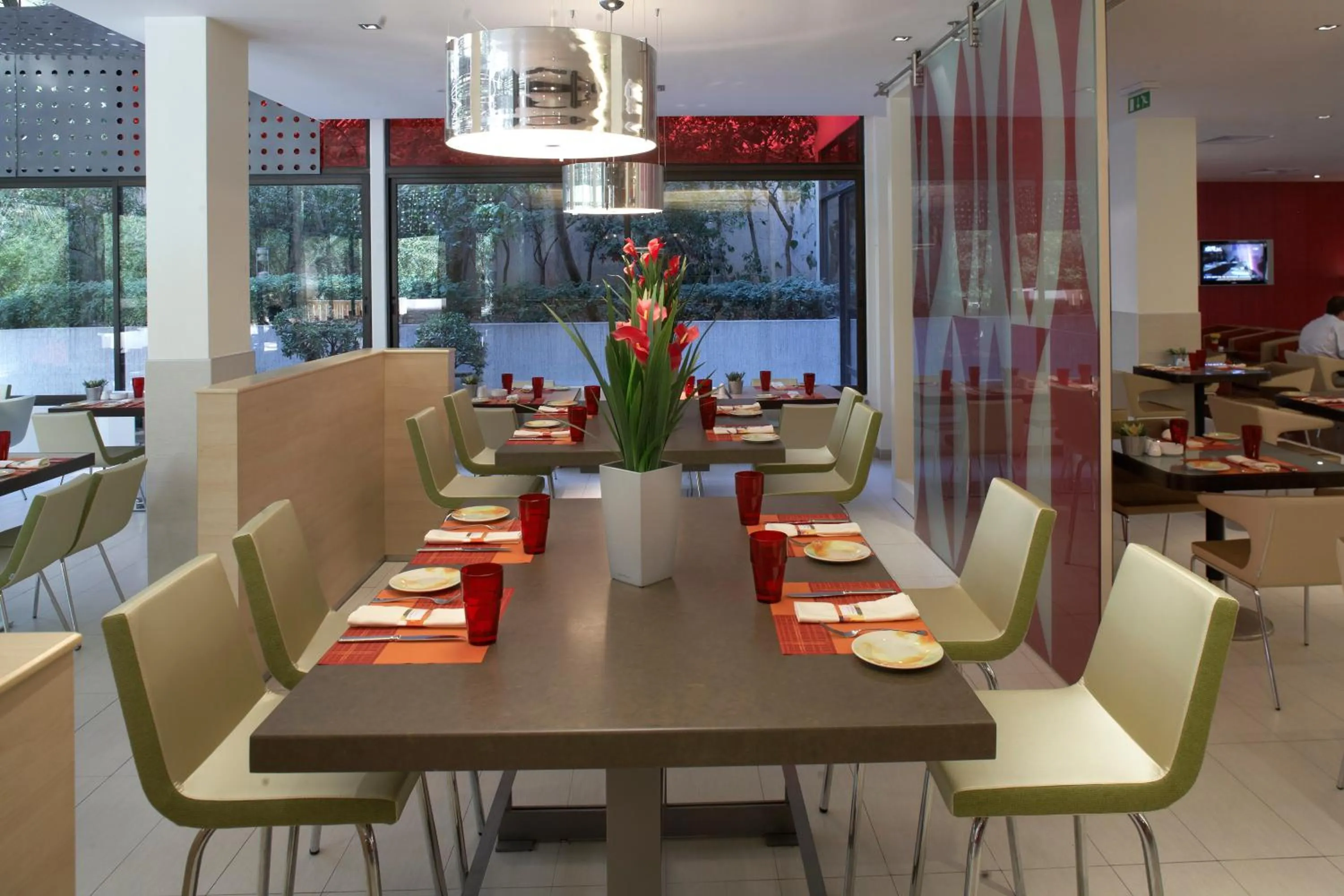 Restaurant/places to eat in Novotel Athens