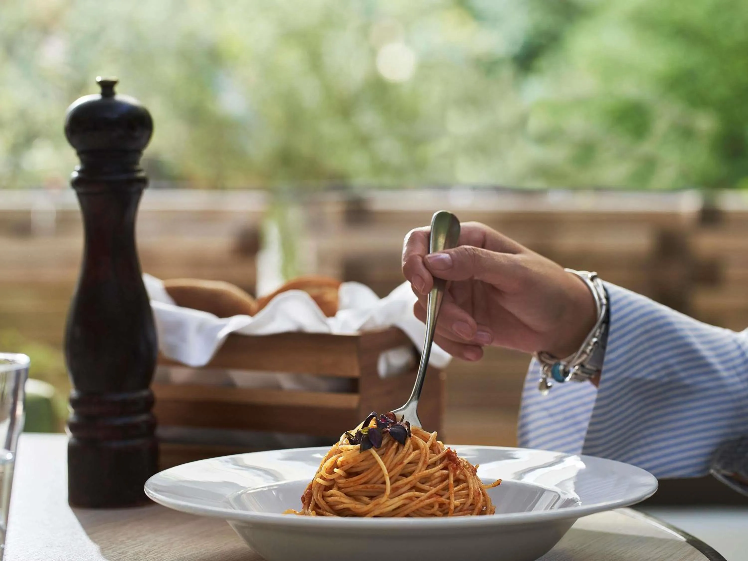 Restaurant/places to eat in Novotel Athens