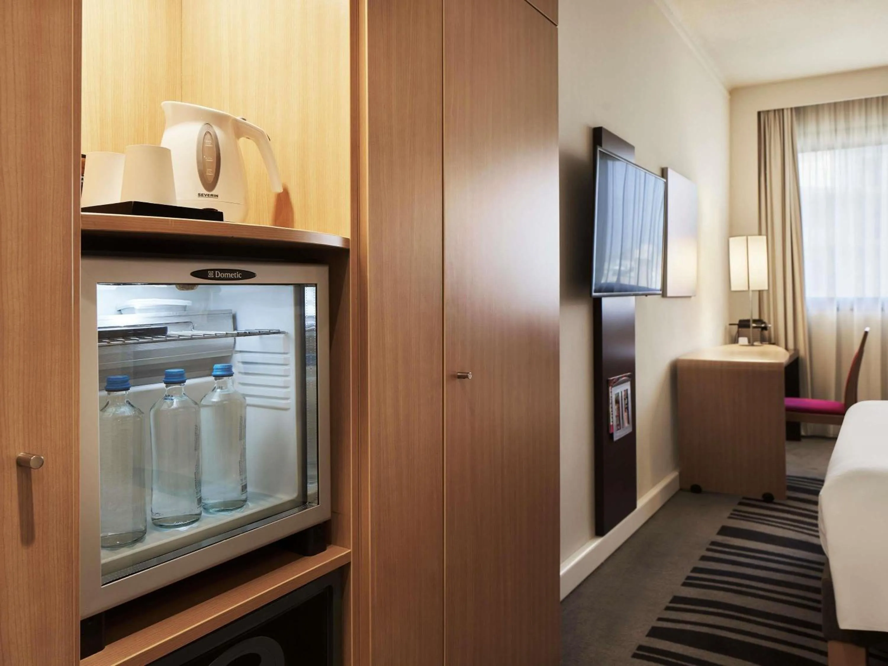 Bedroom, Bed in Novotel Athens