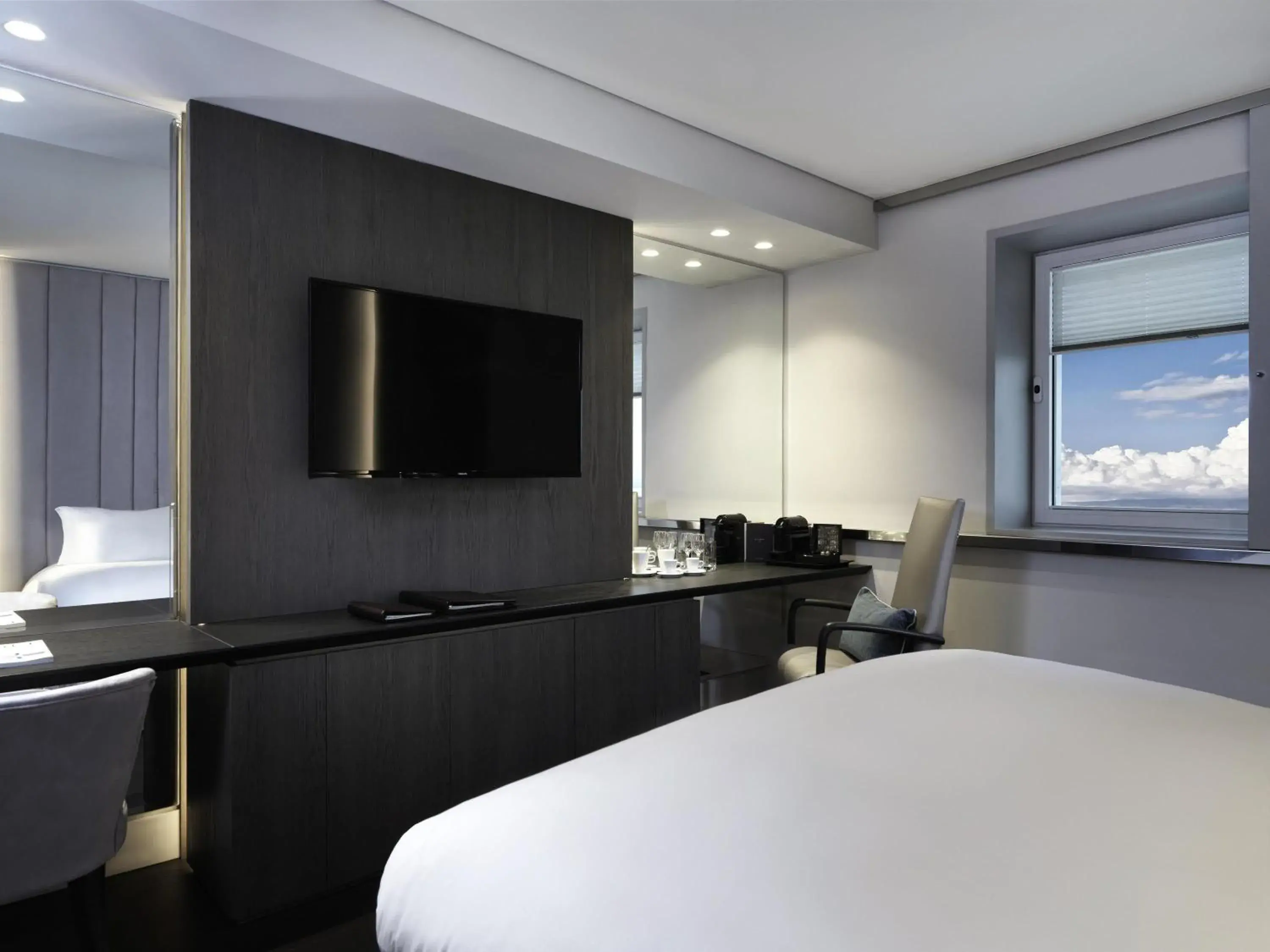 Club Luxury Queen Room - single occupancy - Lounge Access in Sofitel Athens Airport Club Luxury Queen Room - single occupancy - Lounge Access in Sofitel Athens Airport