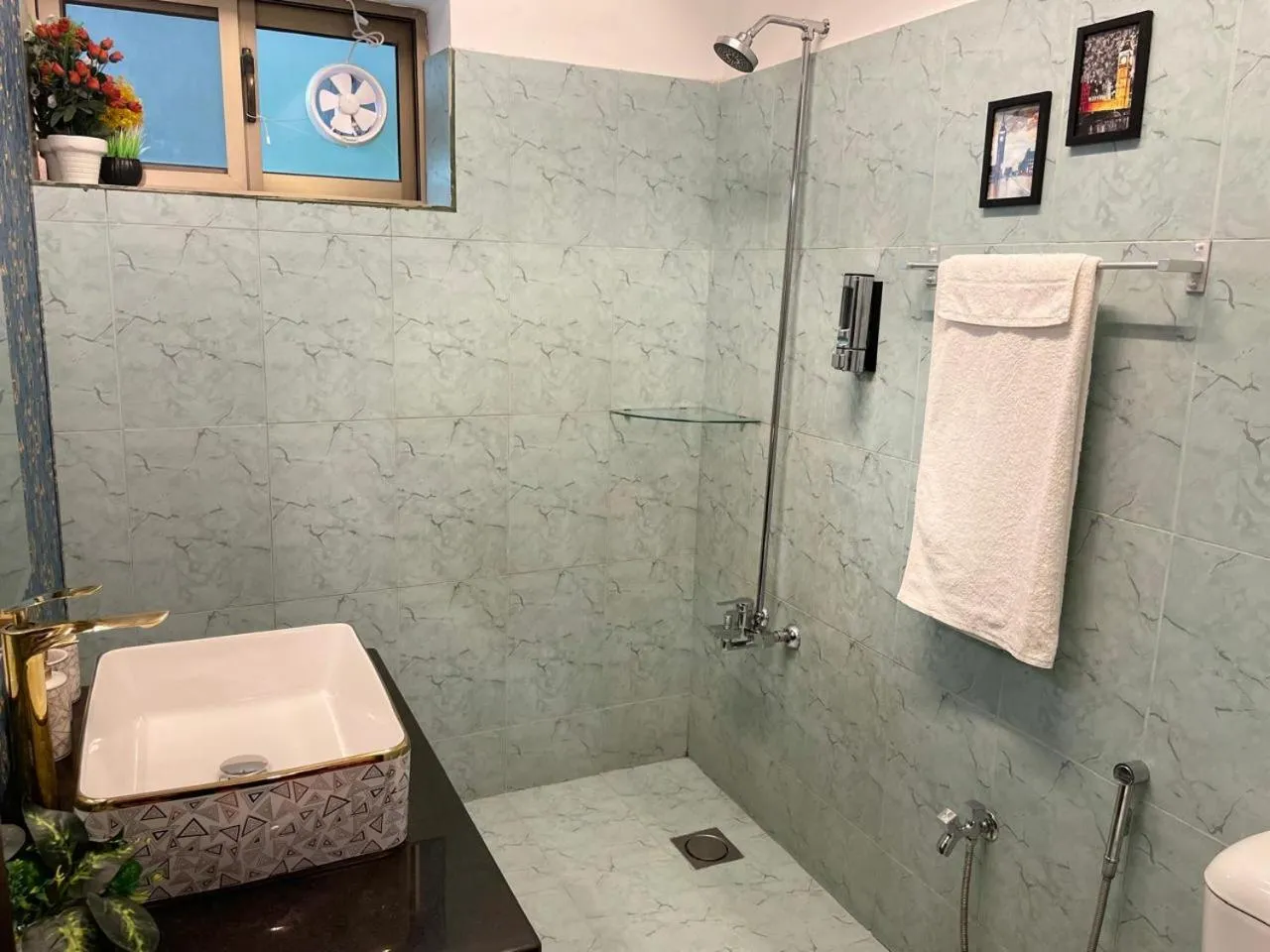 Shower in Riviera Courtyard Guest House Islamabad