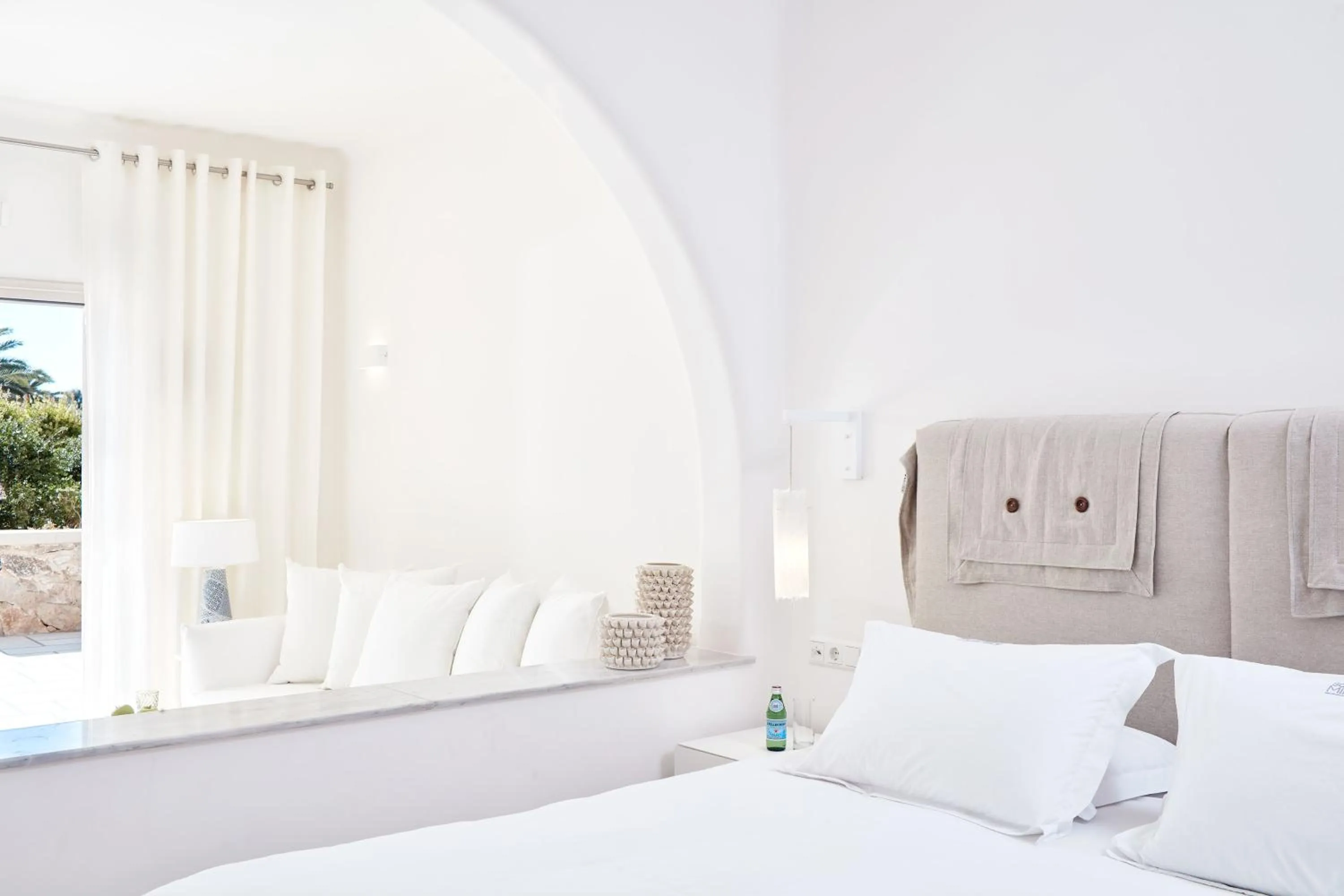 Bed in Santo Miramare Beach Resort