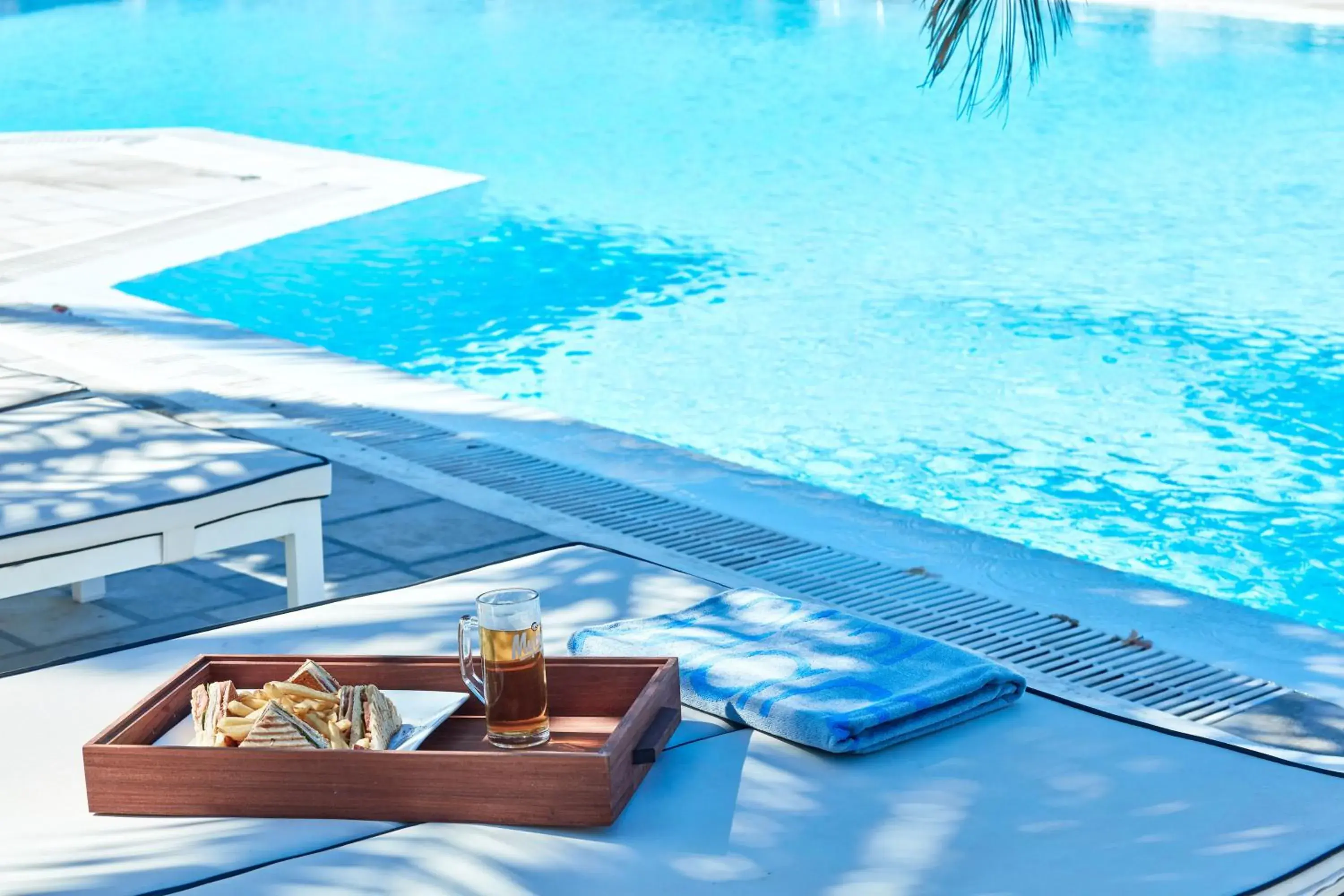 Food and drinks in Santo Miramare Beach Resort Food and drinks in Santo Miramare Beach Resort