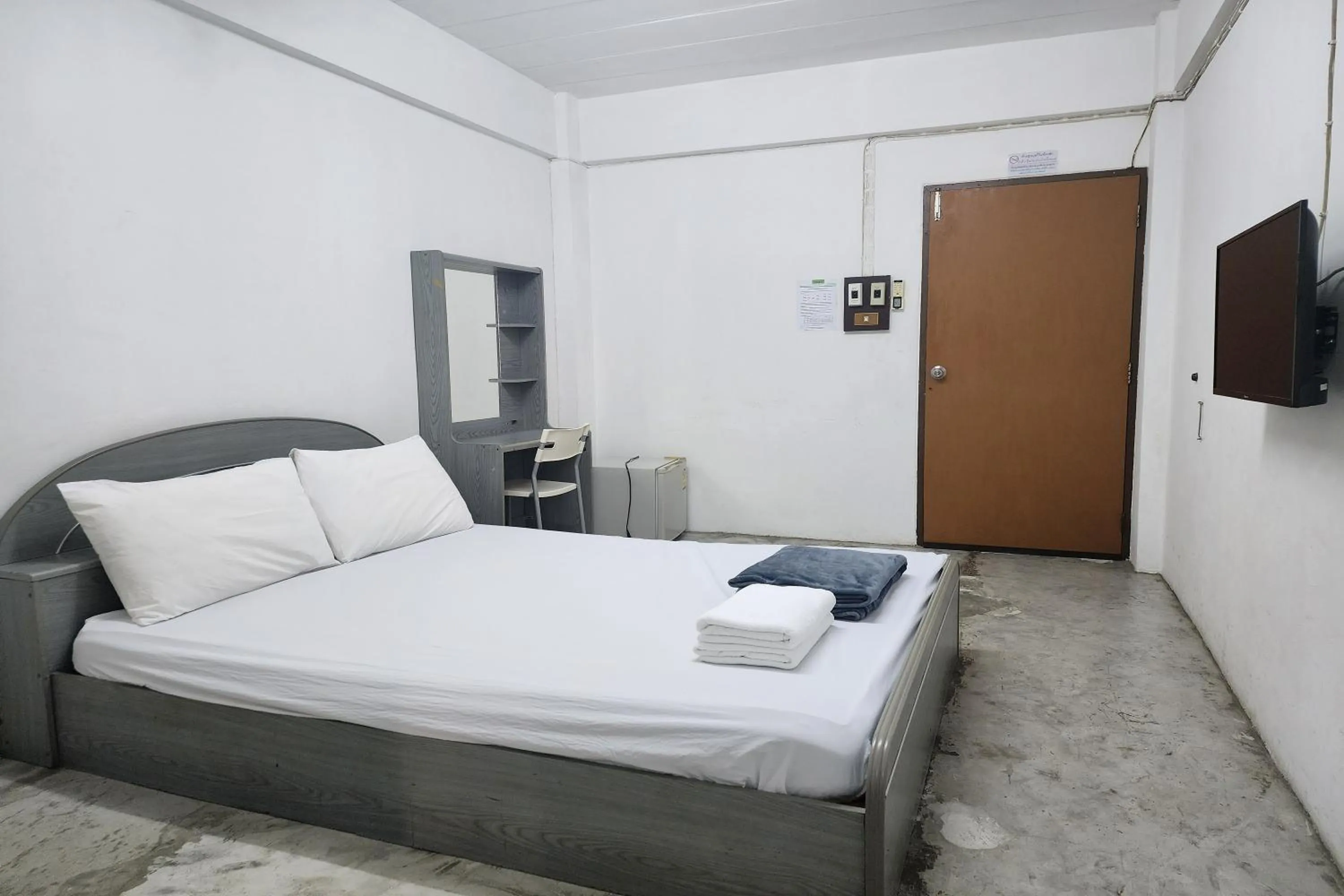 Bedroom, Bed in Green Apartment Kaset