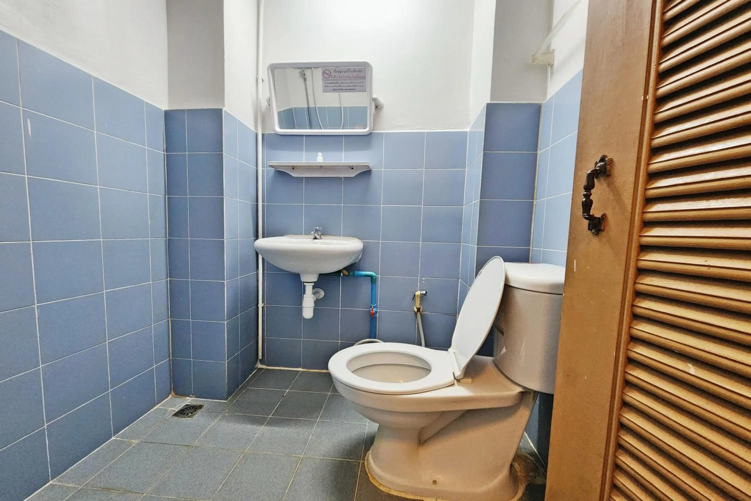 Toilet in Green Apartment Kaset