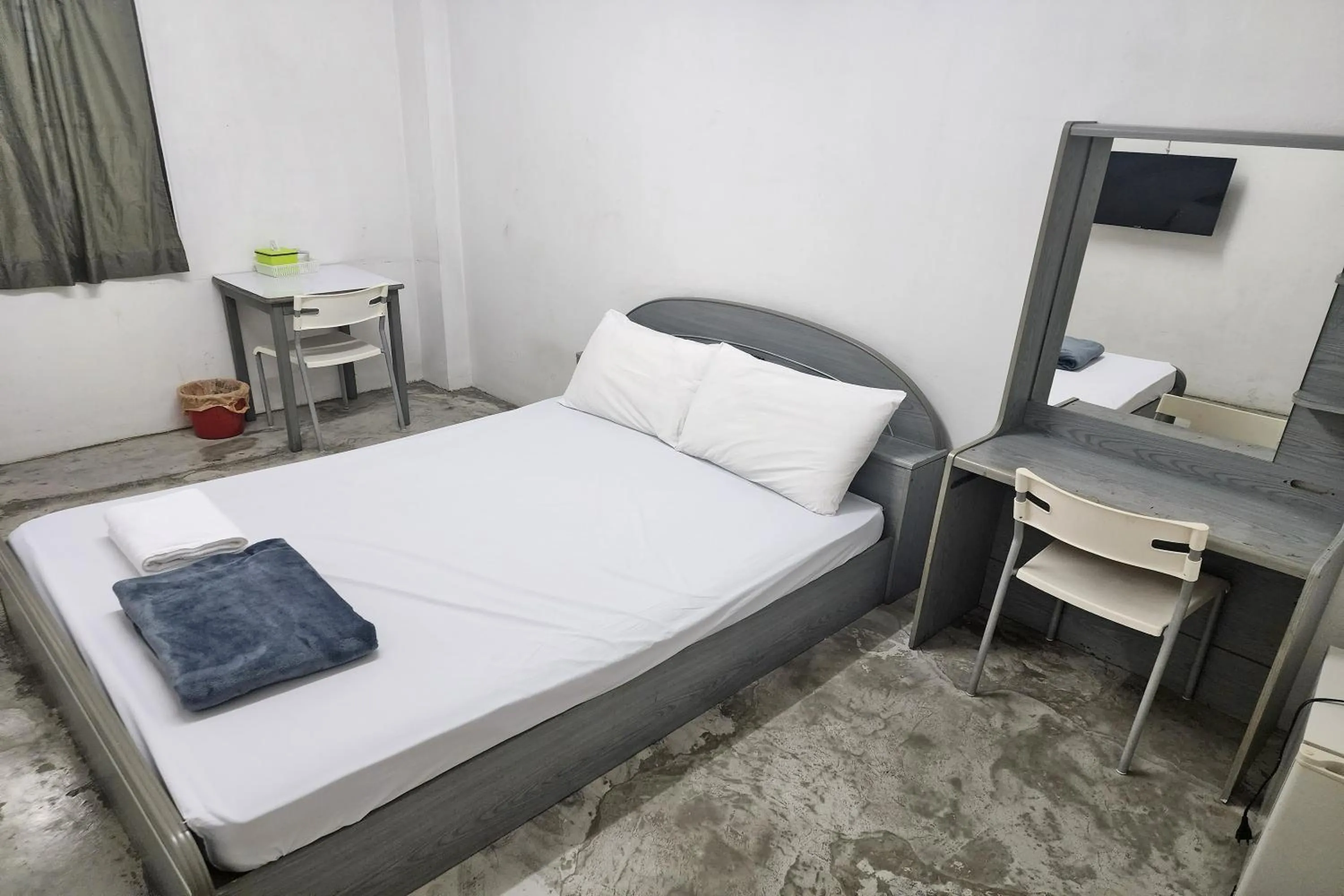 Bedroom, Bed in Green Apartment Kaset