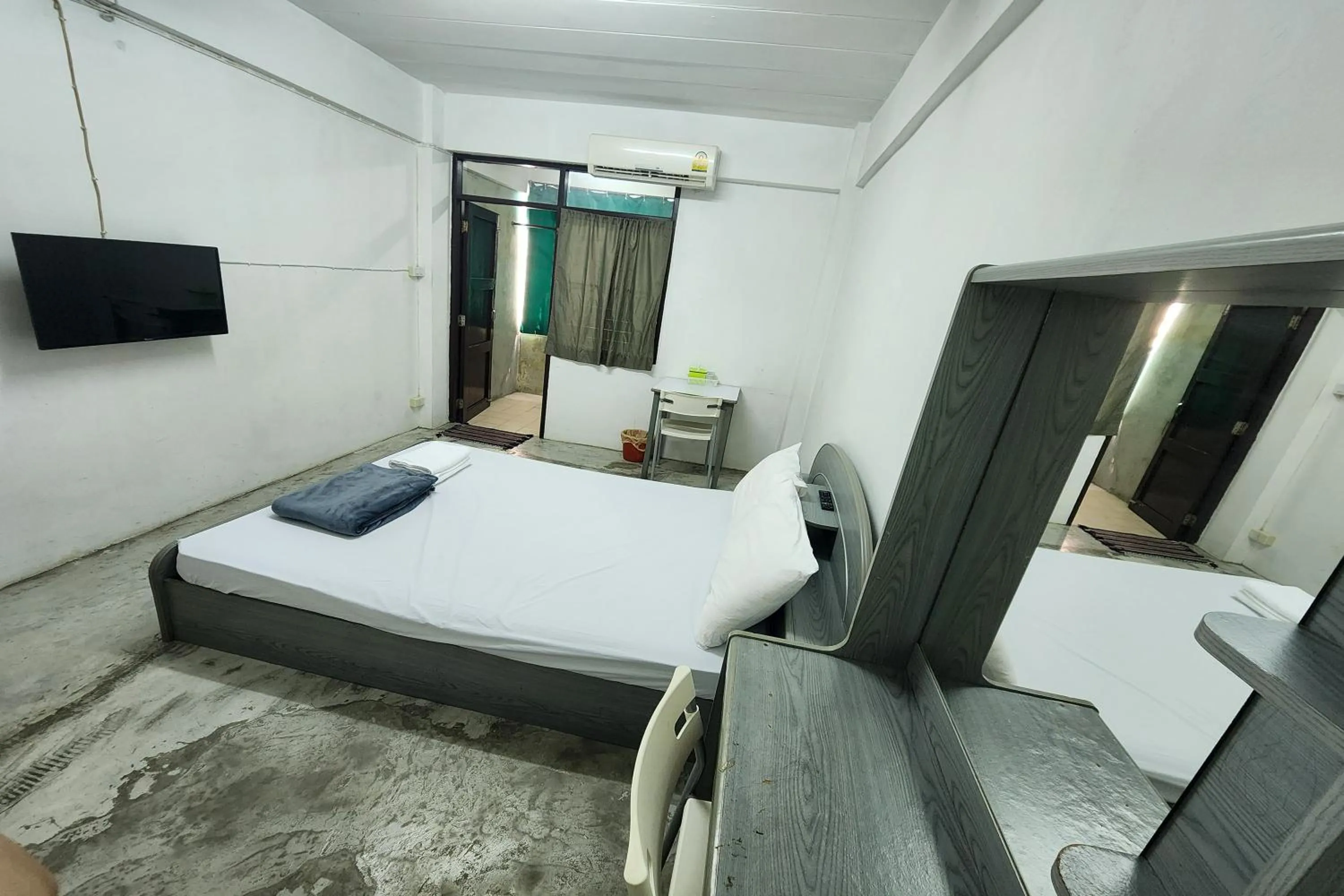 Bedroom, Bed in Green Apartment Kaset