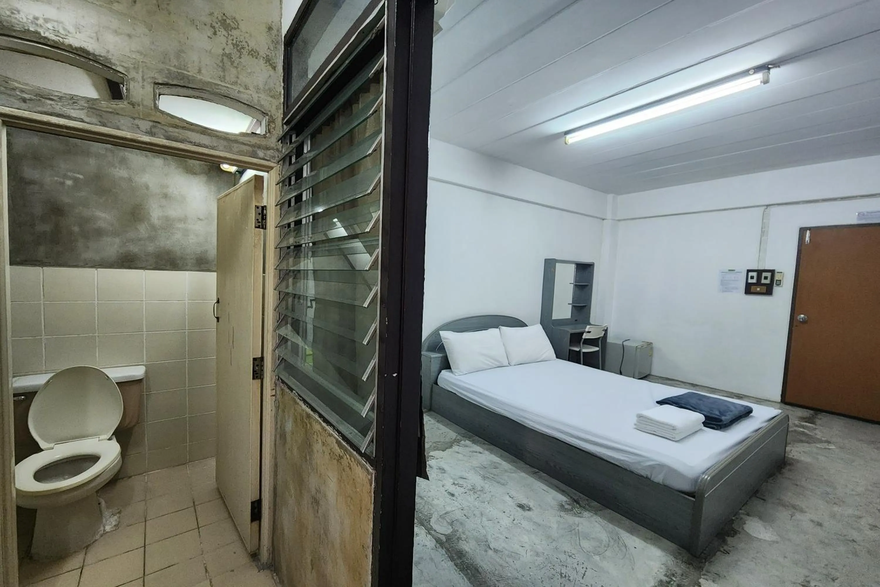 Bathroom, Bed in Green Apartment Kaset