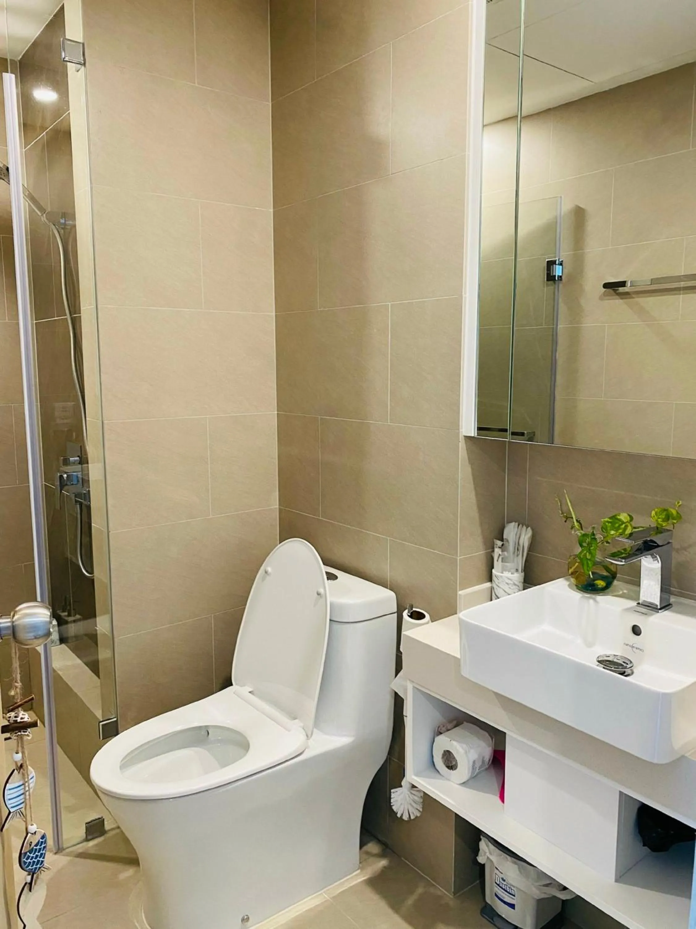 Toilet in The Sóng Apartment Vũng Tàu - Sophia's House