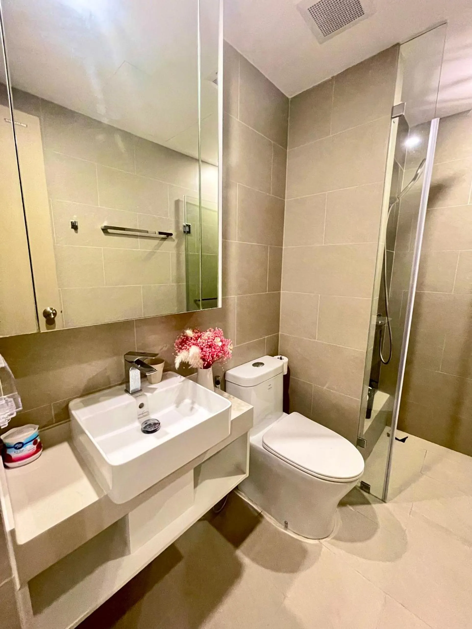 Shower in The Sóng Apartment Vũng Tàu - Sophia's House