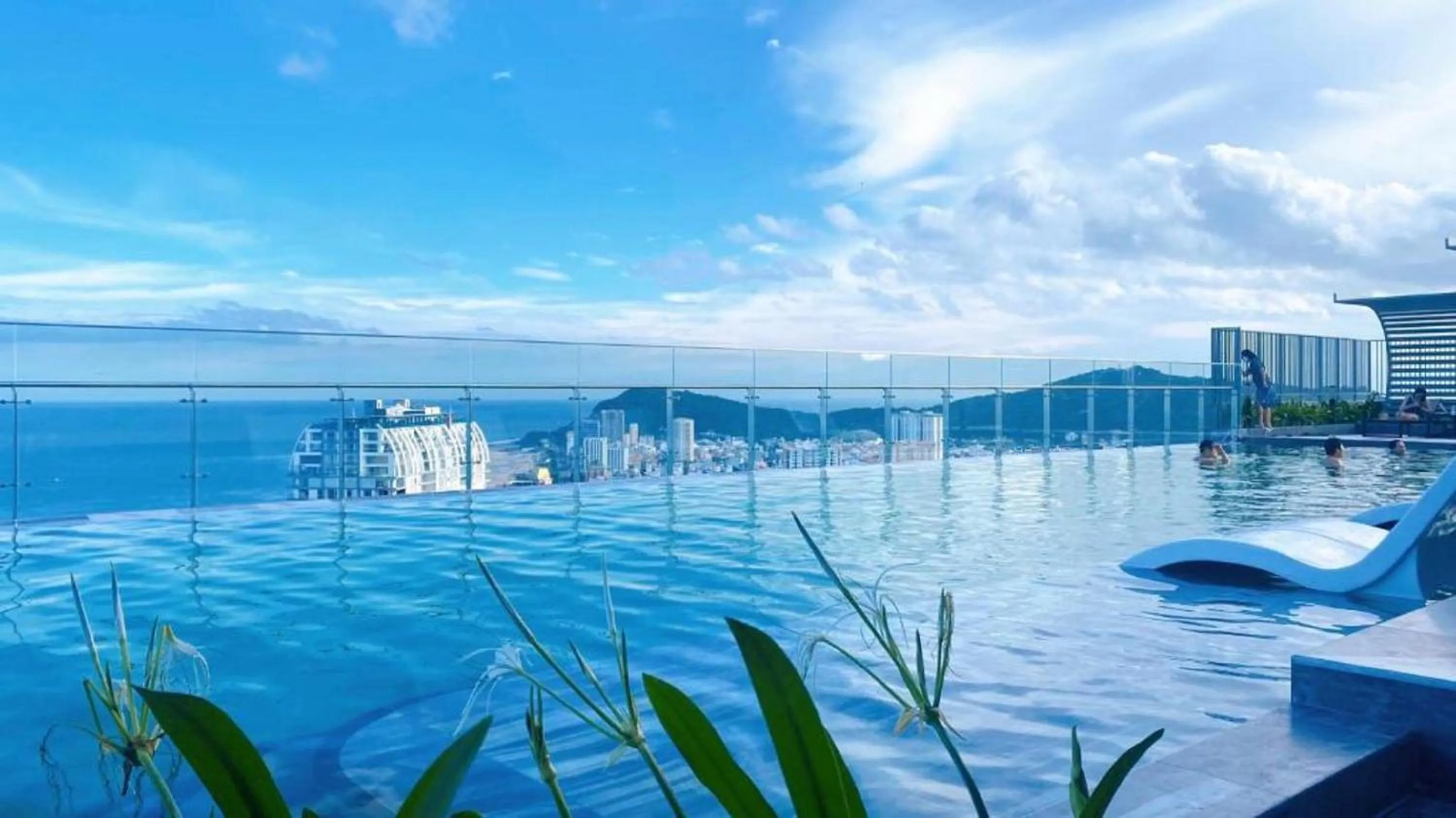 Swimming pool in The Sóng Apartment Vũng Tàu - Sophia's House