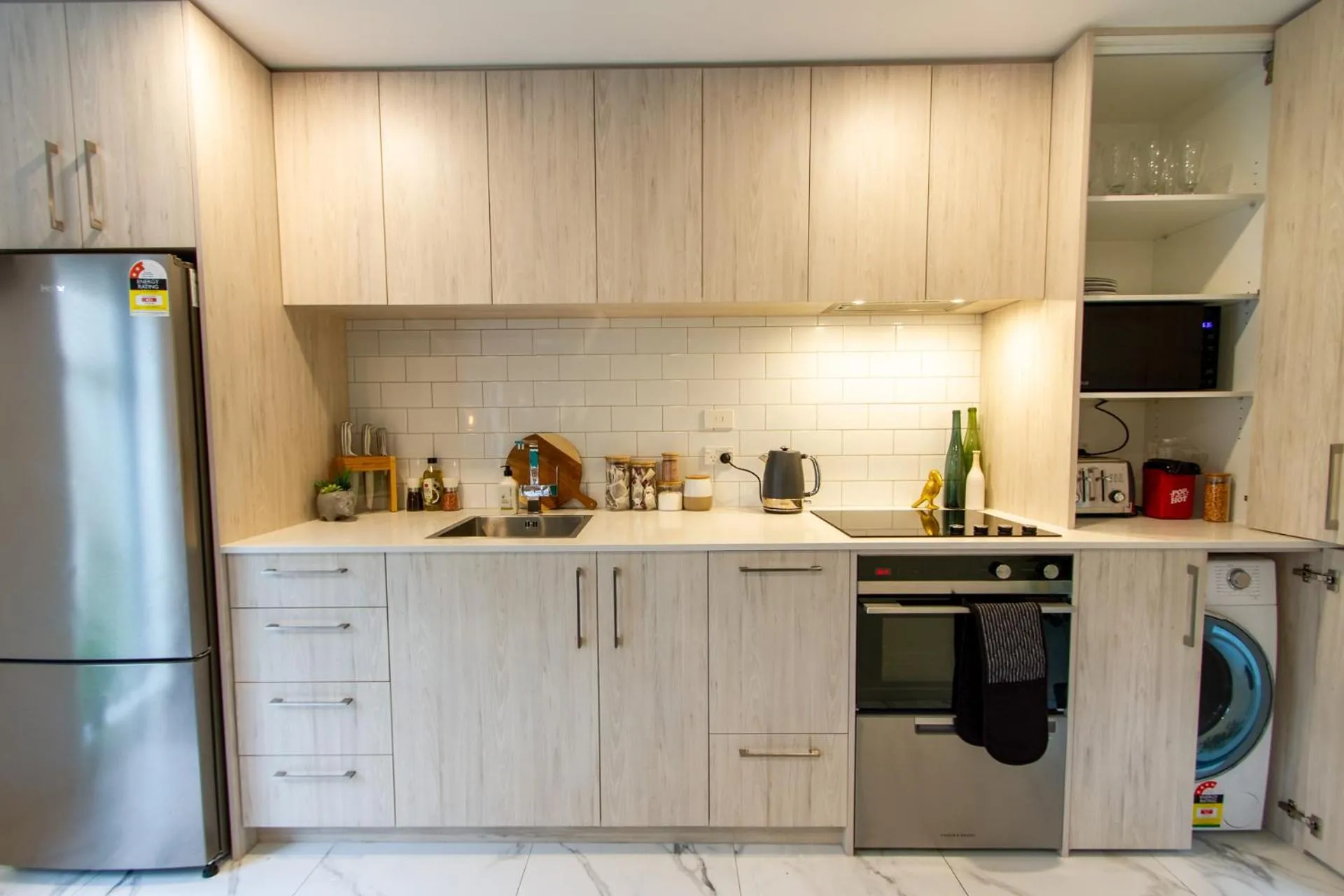Gorgeous in Green - 2 bed Central Oasis w/king bed