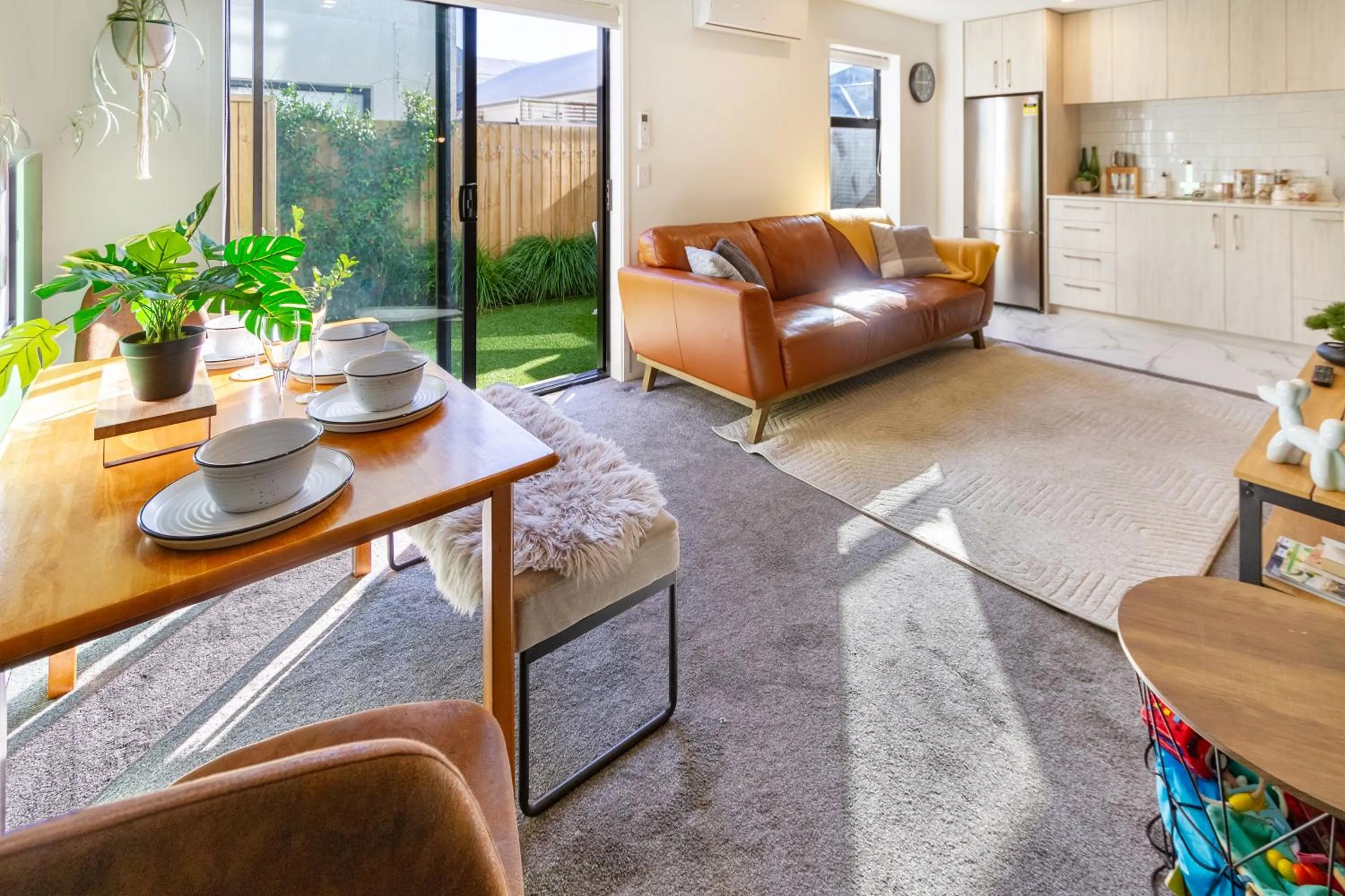 Gorgeous in Green - 2 bed Central Oasis w/king bed