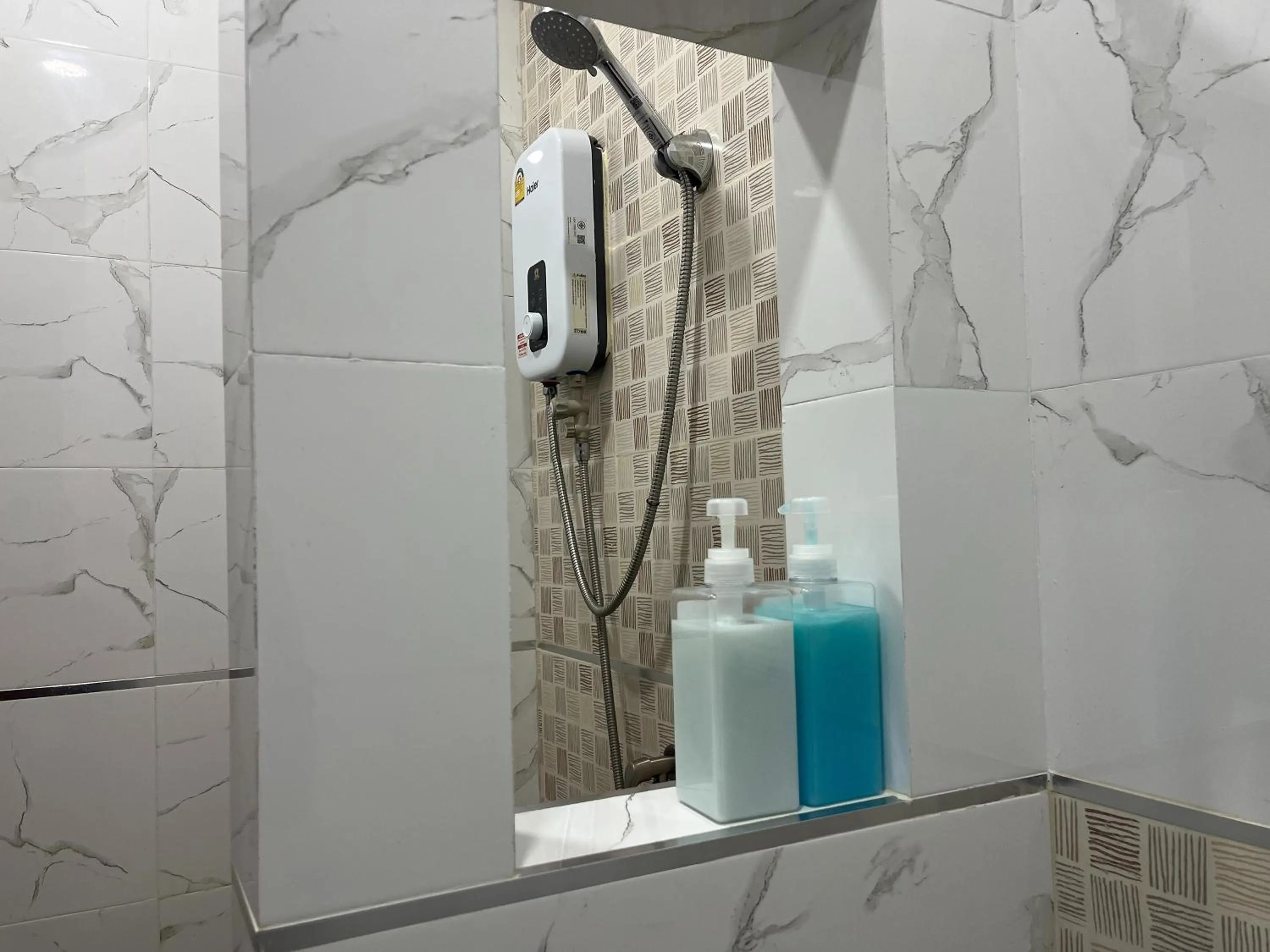 Bathroom in J & Ariya Hotel Near Samui Airport and Koh Phangan Pier