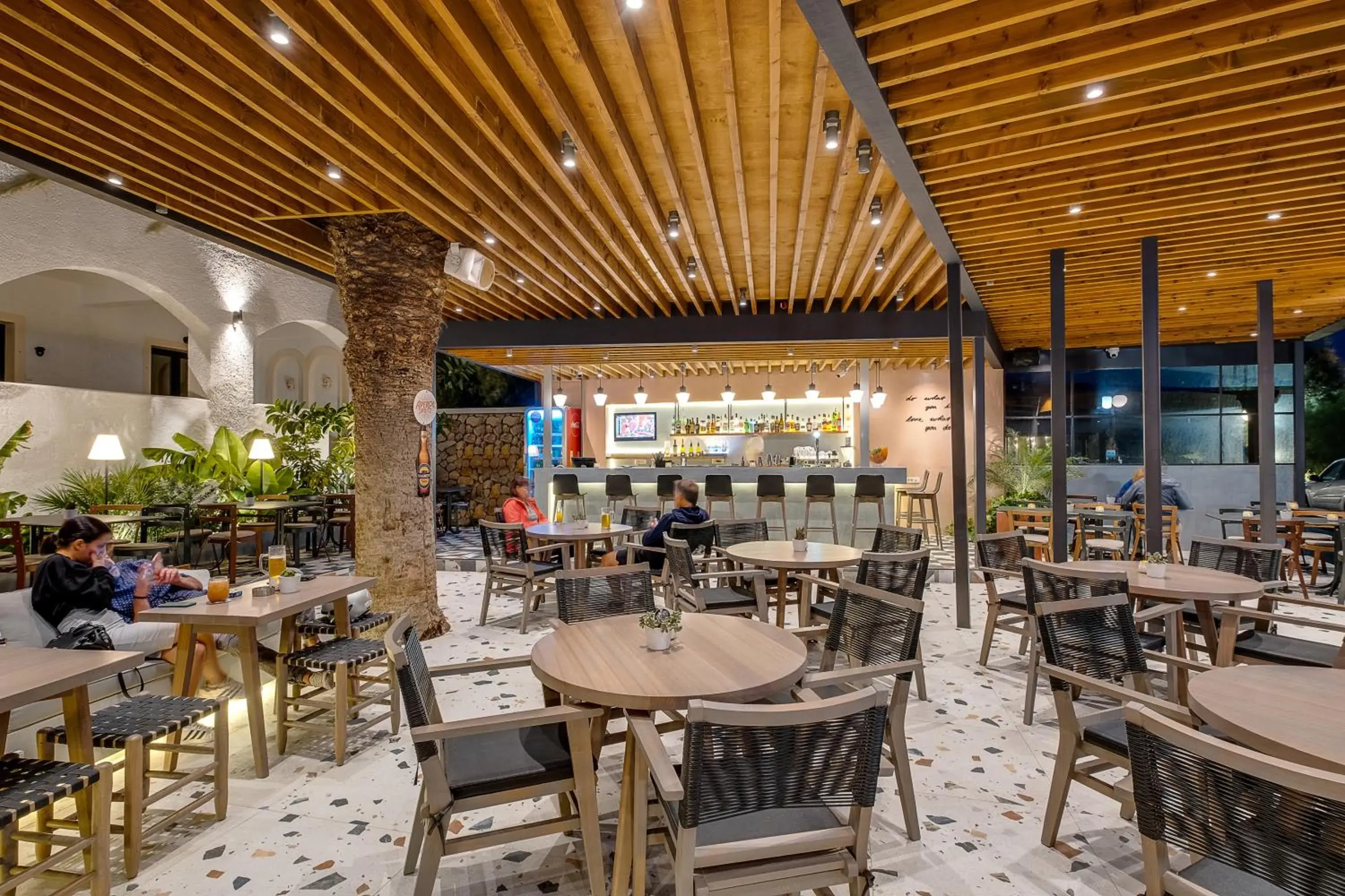 Restaurant/places to eat in Sellada Beach Restaurant/places to eat in Sellada Beach